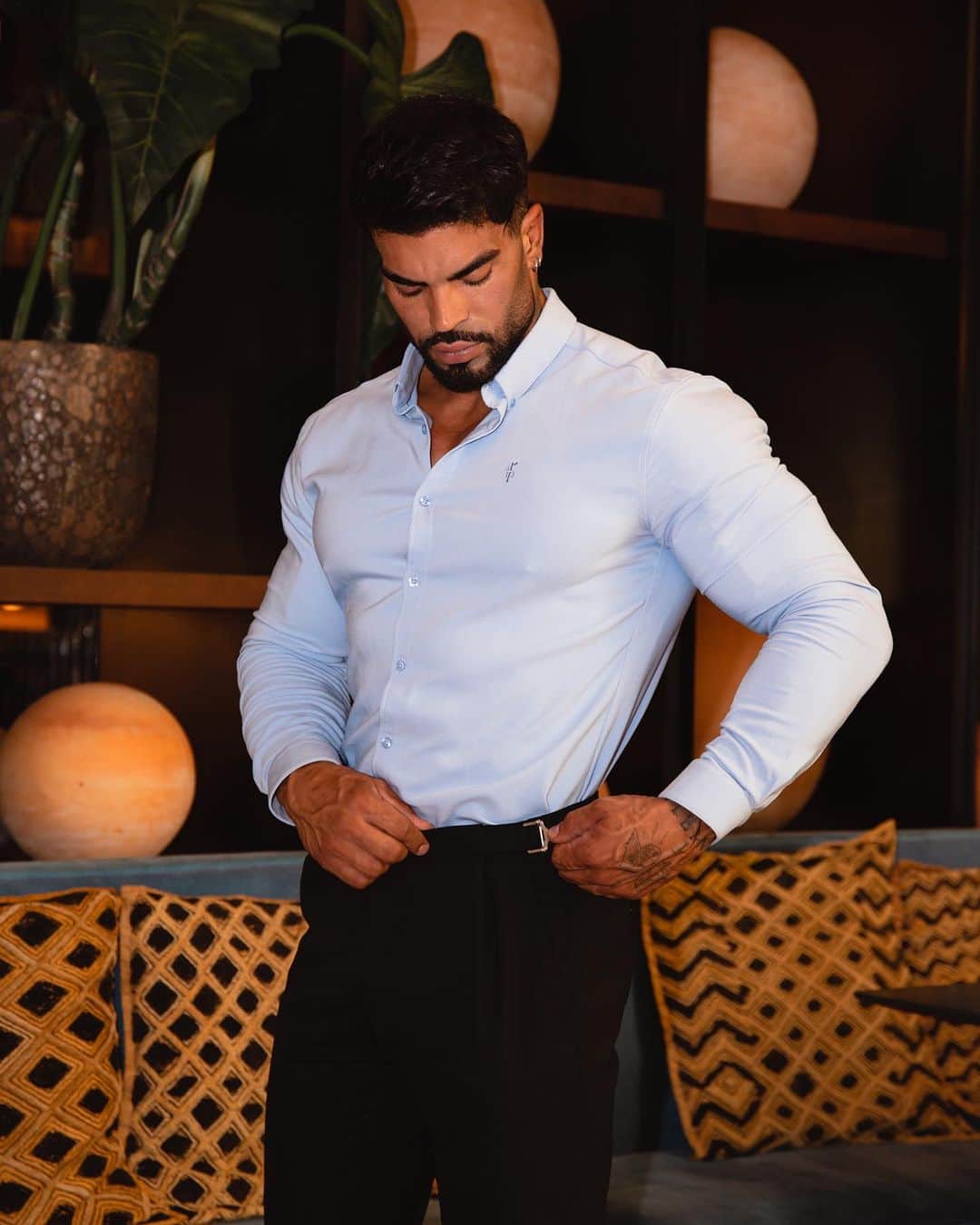 Sergi Constanceのインスタグラム：「@fathersons_ 👔  New trousers & new shirt styles collection season are up  @angelitorobaina - @slvjvalencia   #fathersons #men #style #class」