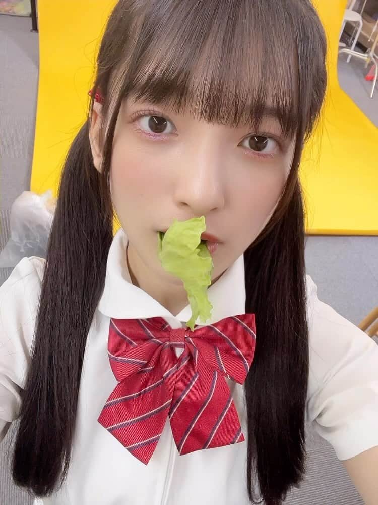 蛭田愛梨のインスタグラム：「レタス🐰🥬  初めての歌ってみたを虹コンYouTubeに投稿しました！ 是非たくさん見て聴いてください🌬️  強風オールバックcoverd by蛭田愛梨 【https://youtu.be/fSNXW4TuBgc?si=n18RhLbSAMfVTow3】」