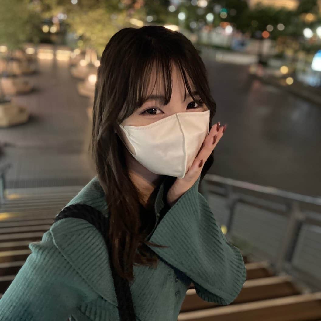 柚来しいなのインスタグラム：「そろそろ長袖着れそうで嬉しい (去年の写真です笑)」