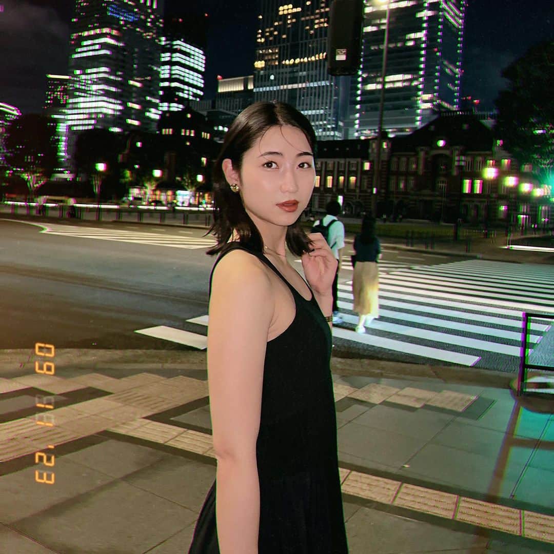 のインスタグラム：「. . .  今日もみんなよく頑張った♡  語学学びたい欲が爆発してる私は 単語帳を持ち歩く日々📚  もっと海外と繋がりたい〜！！！  I try to improve my skill of languages more and more🌏  . . . #photooftheday #tokyo」