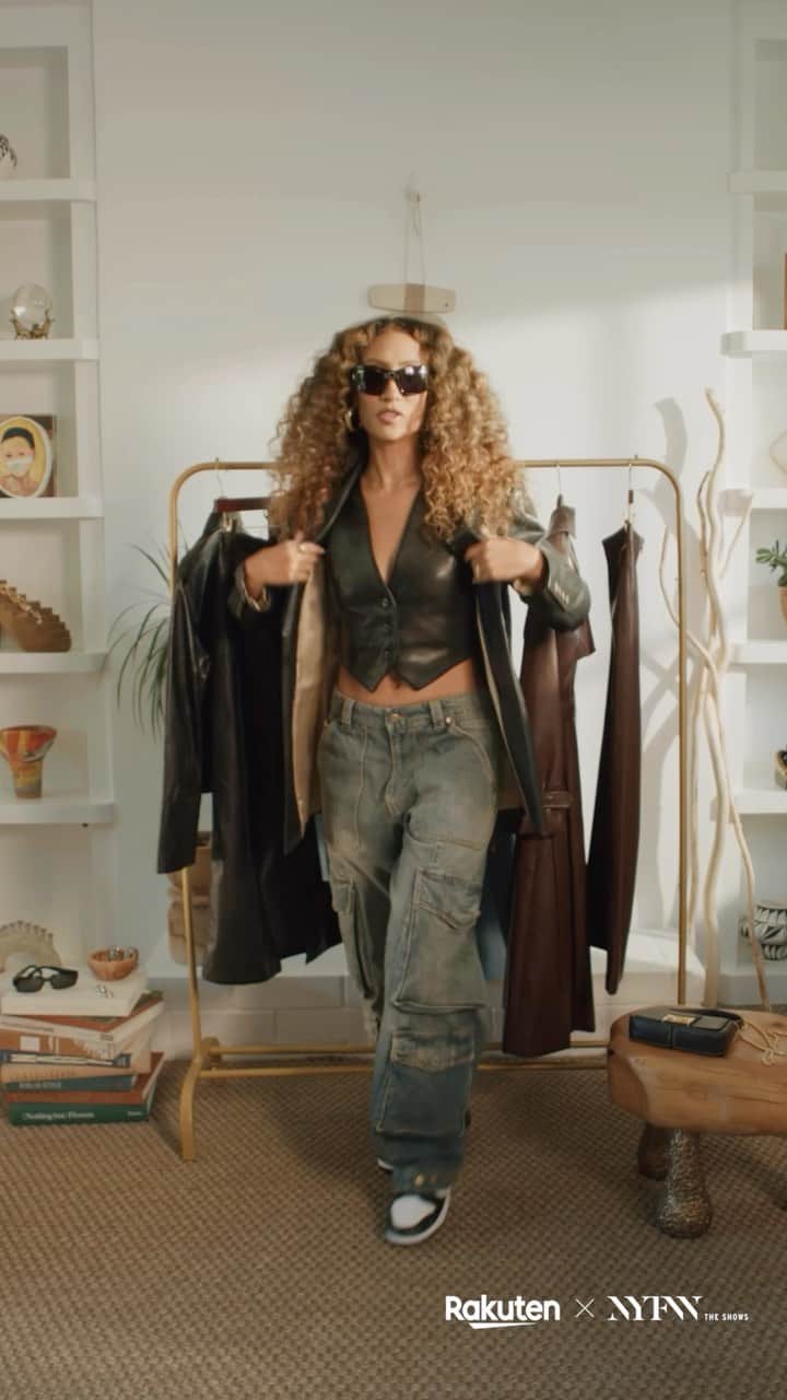 Fashion Weekのインスタグラム：「Today in #NYFW trends, @ElaineWelteroth shows us why leather on leather on leather is always a good idea. Get all of these looks with 10% Cash Back with @Rakuten from brands like @shopbop and @aliceandolivia. #RakutenNYFW」