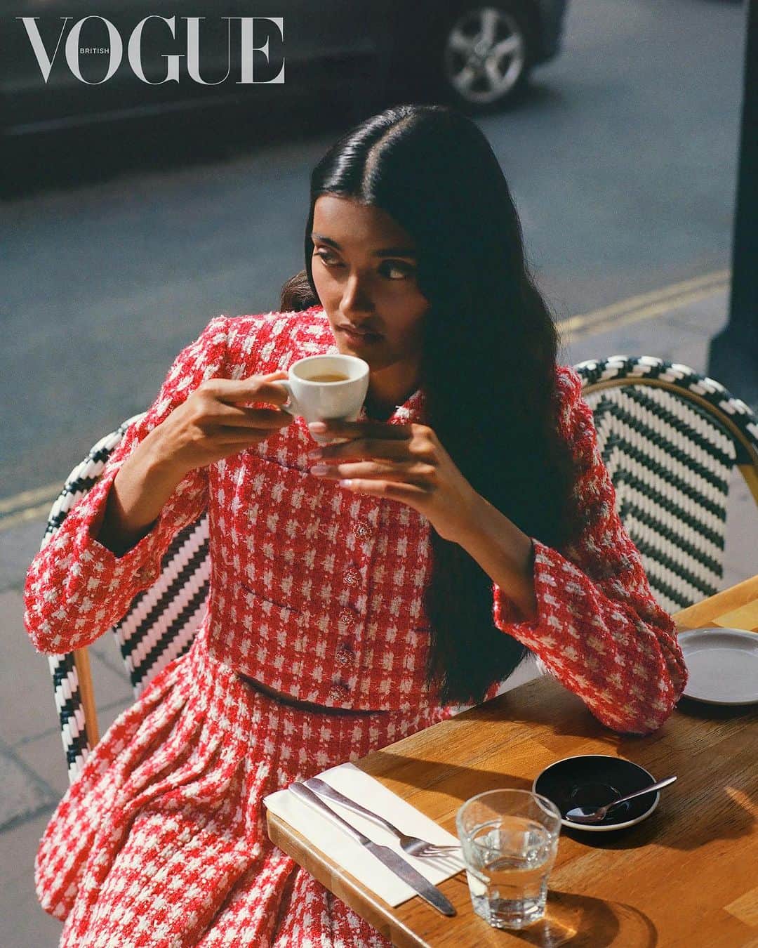 SELF PORTRAITさんのインスタグラム写真 - (SELF PORTRAITInstagram)「self-portrait muse @neelamkg enjoying a coffee in the summer sun.  Captured for British Vogue in London wearing her 5 favourite looks from our latest collection.」9月14日 0時08分 - mrselfportrait
