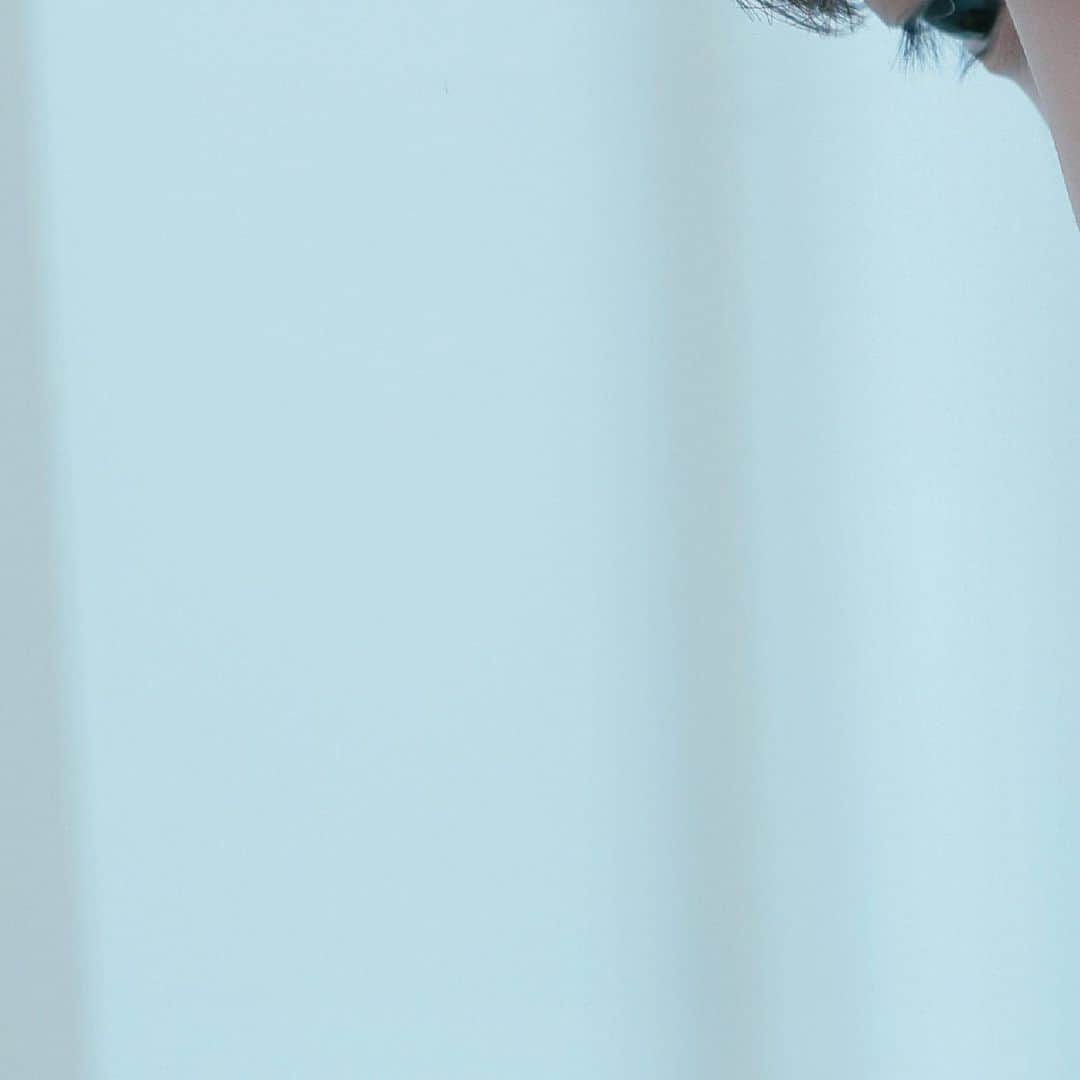 WEiのインスタグラム：「김요한(KIM YO HAN)  2nd Digital Single  [Blue in You]  CONCEPT PHOTO B  2023.09.22 6PM (KST)  #위아이 #WEi  #김요한 #KIMYOHAN  #Blue_in_You #그대_안의_블루 #CHEEZE #치즈」