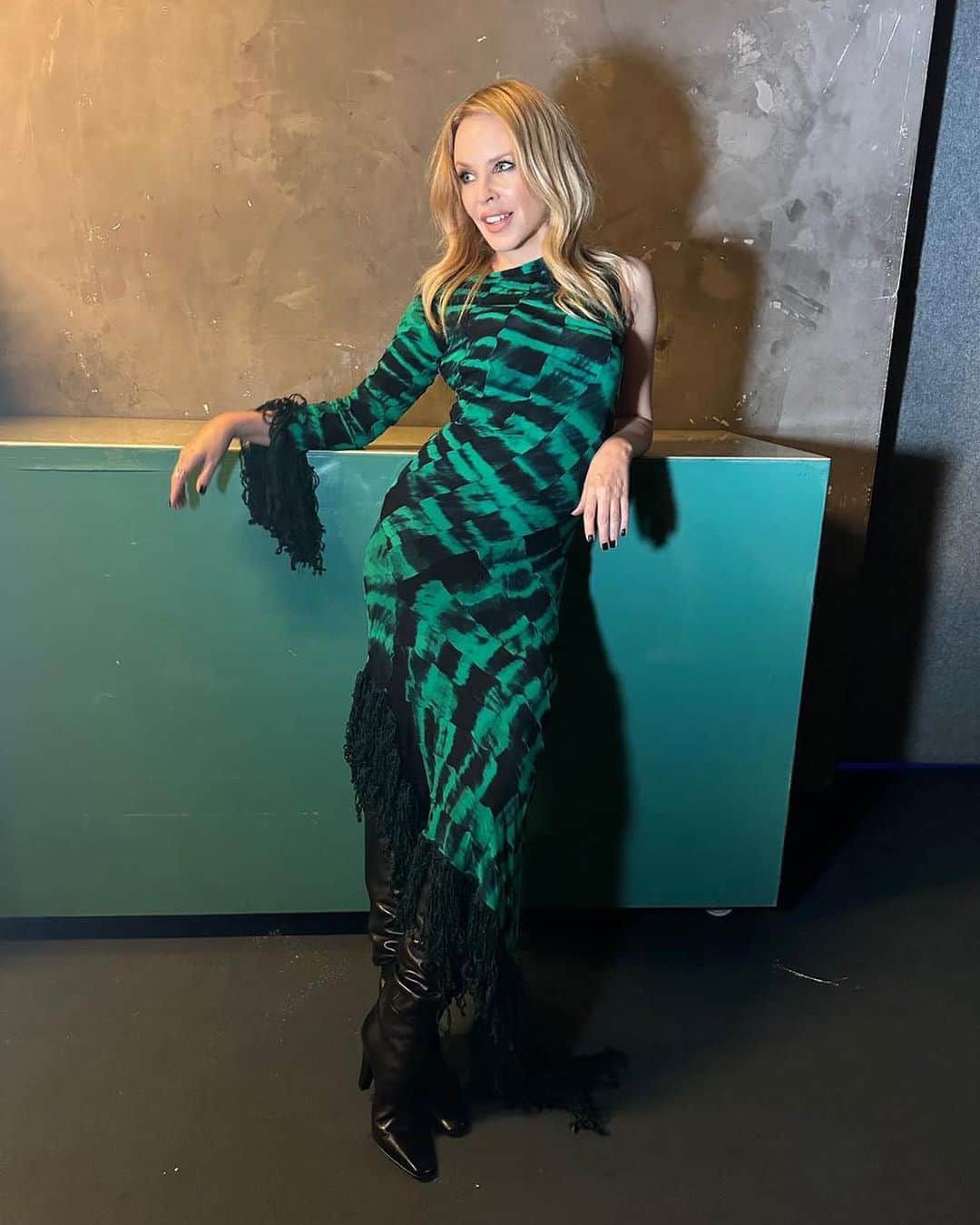 カイリー・ミノーグのインスタグラム：「Berlin you were BEAUTIFUL 💚 Paris you were PERFECT ❤️ London… you’re up next #TensionListeningParty」