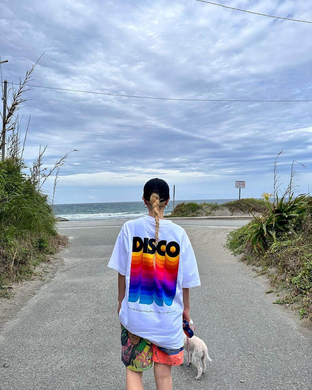 PELIのインスタグラム：「瞬殺で終わった夏① まだ梅雨だったな！ 夏の海は海の中でインスピレーション待ちの瞑想しています🪐」