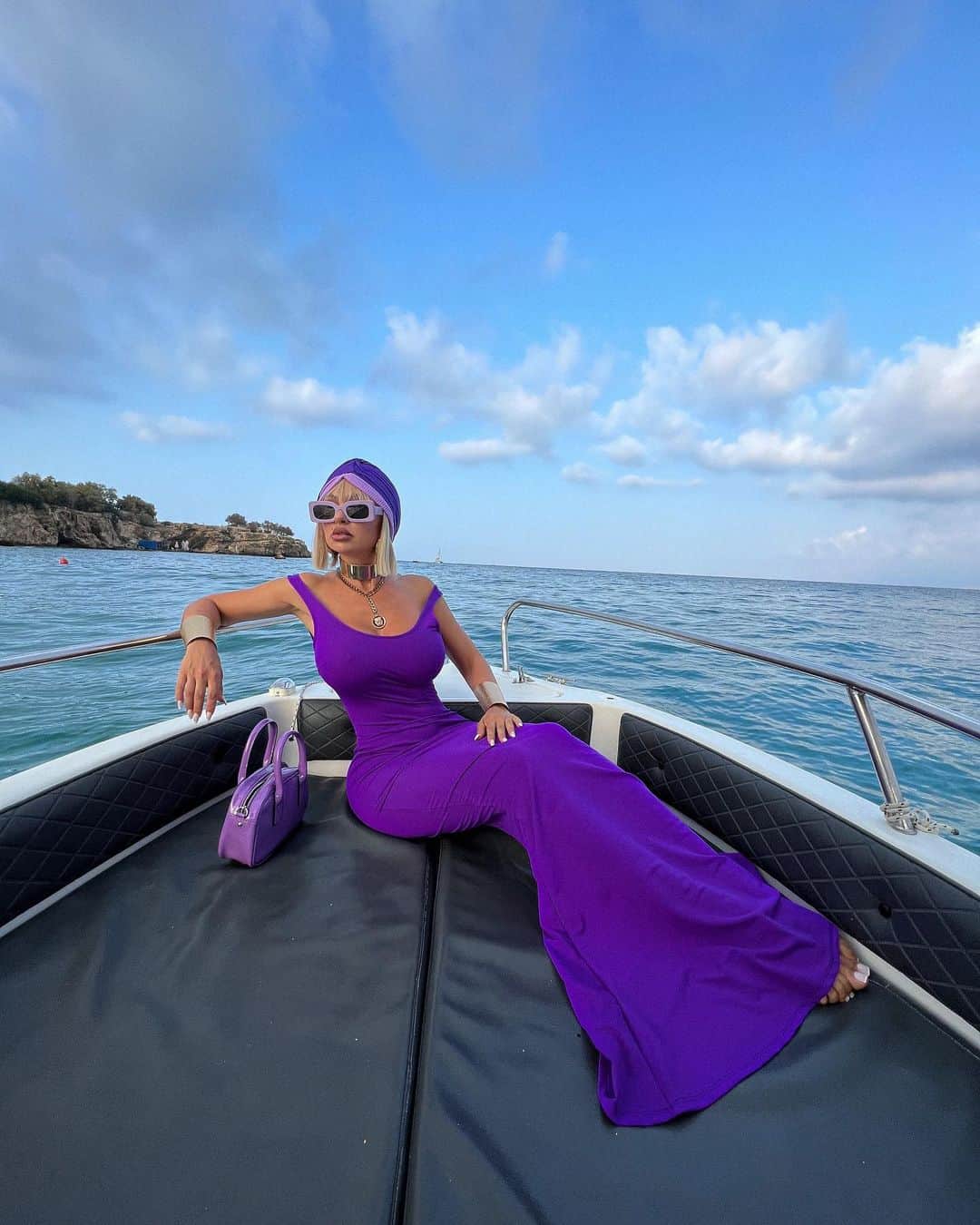 のインスタグラム：「@FashionNova not exactly sure how I ended up on this trip with all lilac outfits.   Wearing this dress in size XS (has some stretch)」