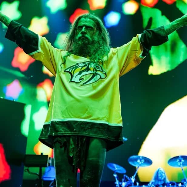 ロブ・ゾンビのインスタグラム：「Yo Nashville! Thanks for the jersey! #robzombie #nasvillepredators」