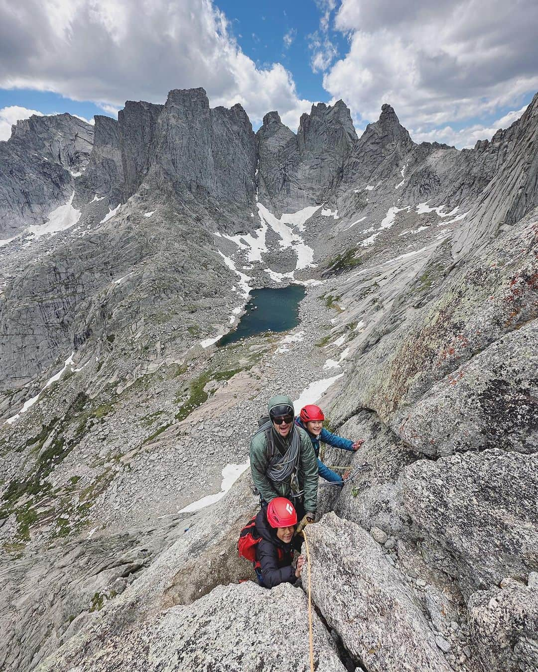 ジミー・チンさんのインスタグラム写真 - (ジミー・チンInstagram)「Summer flew by…  A little photo dump from an epic friends and family backcountry climbing and fishing trip into the Winds. A good reminder that a little wilderness therapy goes a long way…  Thanks @chaivasarhelyi for holding down the fort (and finishing our movie) so we could go play! 🙏🏼  First photo by @justbish  Last photo by @paulekimbrough」9月14日 0時28分 - jimmychin