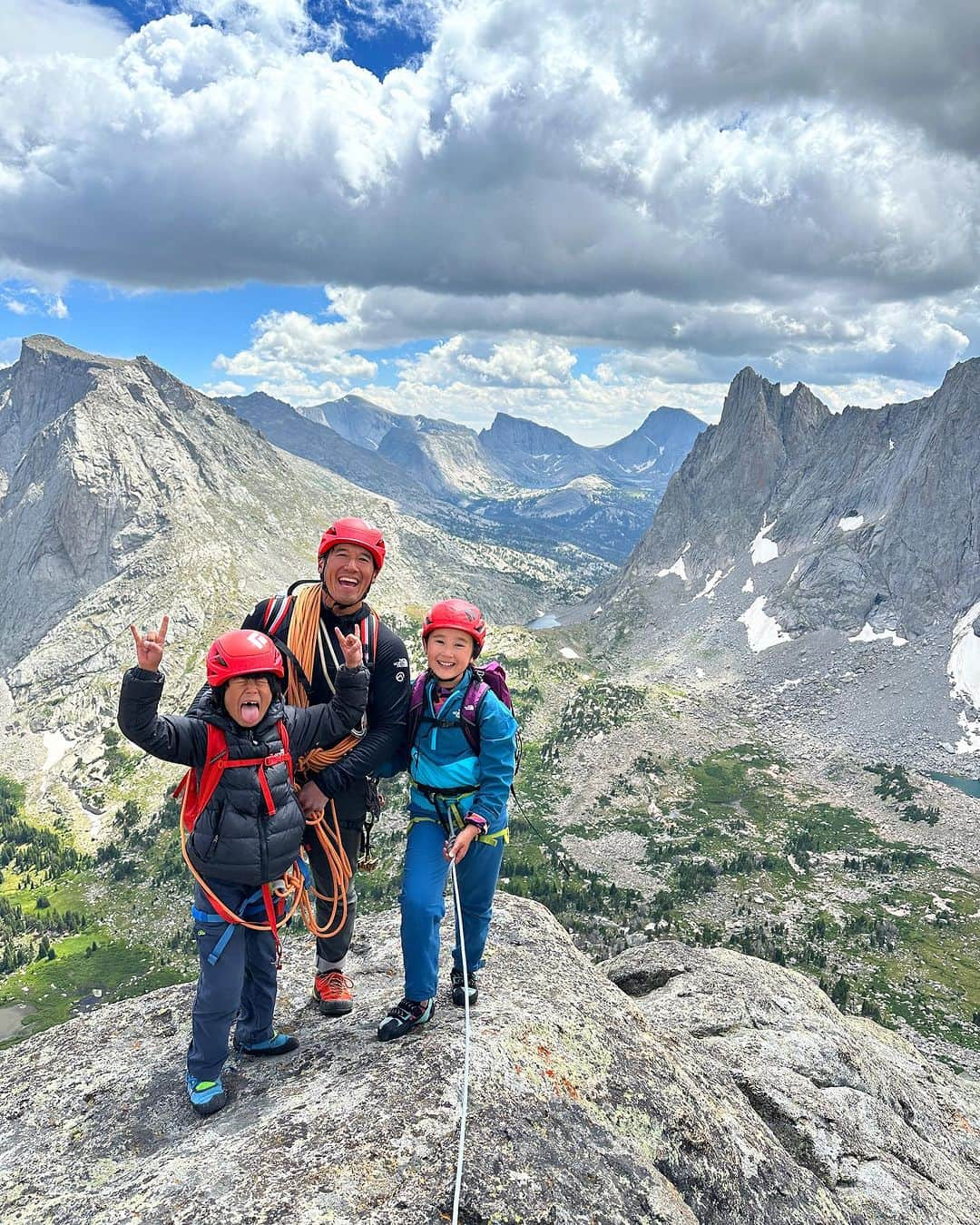 ジミー・チンさんのインスタグラム写真 - (ジミー・チンInstagram)「Summer flew by…  A little photo dump from an epic friends and family backcountry climbing and fishing trip into the Winds. A good reminder that a little wilderness therapy goes a long way…  Thanks @chaivasarhelyi for holding down the fort (and finishing our movie) so we could go play! 🙏🏼  First photo by @justbish  Last photo by @paulekimbrough」9月14日 0時28分 - jimmychin