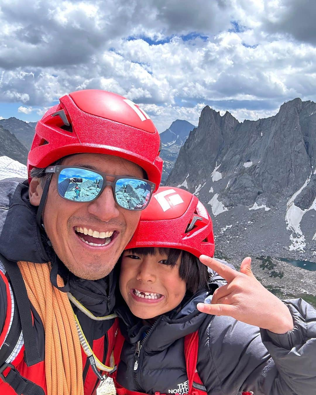 ジミー・チンさんのインスタグラム写真 - (ジミー・チンInstagram)「Summer flew by…  A little photo dump from an epic friends and family backcountry climbing and fishing trip into the Winds. A good reminder that a little wilderness therapy goes a long way…  Thanks @chaivasarhelyi for holding down the fort (and finishing our movie) so we could go play! 🙏🏼  First photo by @justbish  Last photo by @paulekimbrough」9月14日 0時28分 - jimmychin