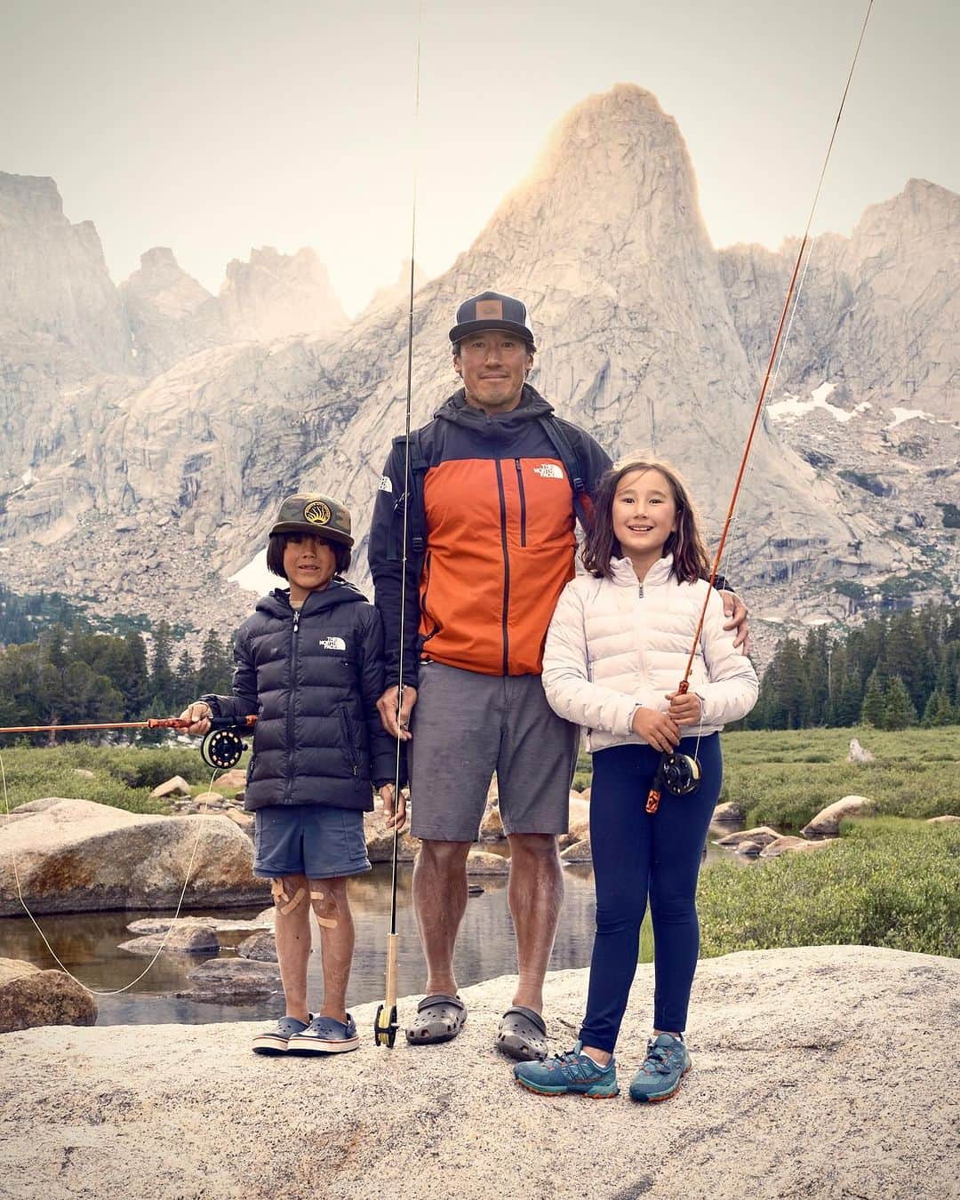 ジミー・チンのインスタグラム：「Summer flew by…  A little photo dump from an epic friends and family backcountry climbing and fishing trip into the Winds. A good reminder that a little wilderness therapy goes a long way…  Thanks @chaivasarhelyi for holding down the fort (and finishing our movie) so we could go play! 🙏🏼  First photo by @justbish  Last photo by @paulekimbrough」