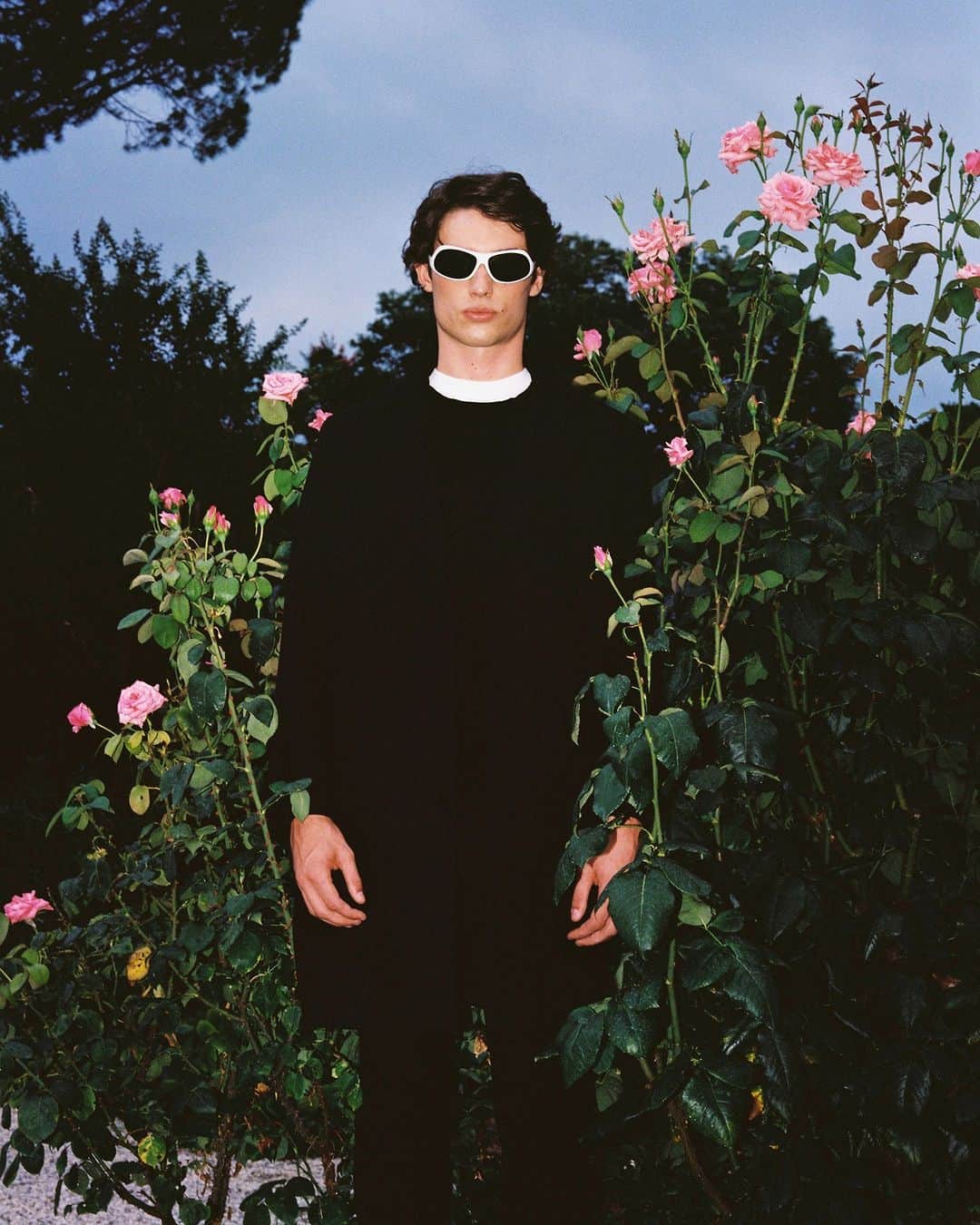 のインスタグラム：「Blooming🌹🔥 From ordinary mornings to unexpected nights out. Discover the new arrivals at the link in bio🔗   #Sisley #FW23 #newin #fahion #newcollectıon #Fall #Winter #menswear」