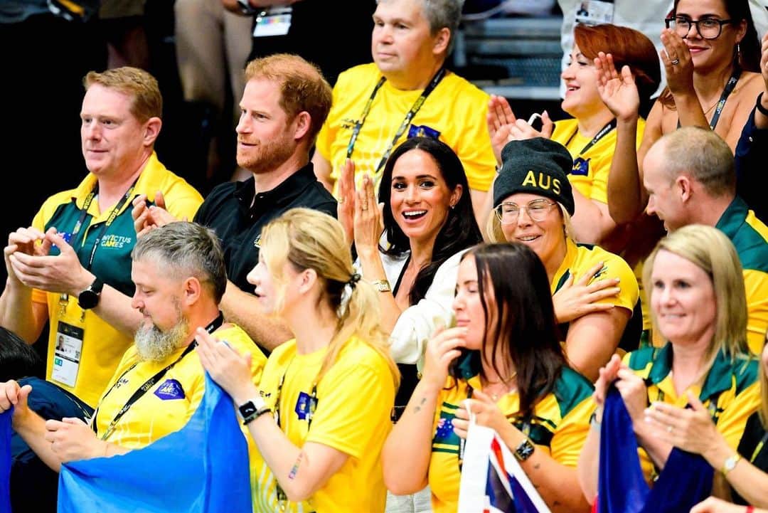 Just Jaredさんのインスタグラム写真 - (Just JaredInstagram)「Prince Harry and Meghan Markle attend Day 4 of the Invictus Games together in Dusseldorf, Germany. Tap this picture in the LINK IN BIO for more photos! #PrinceHarry #MeghanMarkle #InvictusGames Photos: Backgrid」9月14日 0時47分 - justjared