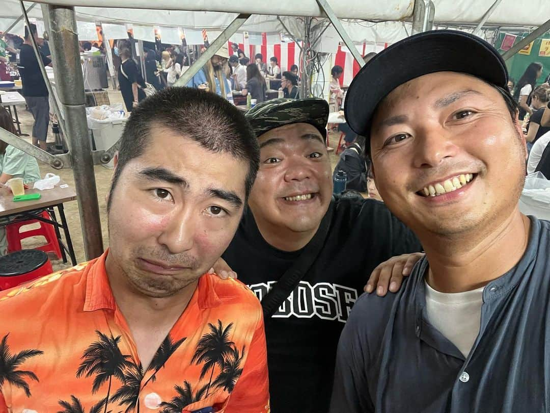 攝津正さんのインスタグラム写真 - (攝津正Instagram)「. . なななななんと！！！！！！  Netflixで最近ハマっている クズメンタリーに出ていた福岡吉本のメリコンドルの うっちーばーばさん(左)と  まさるさんに会いました！！  嬉しくて写真を撮ってもらいました。  まさるさんは一緒にゴルフするのでとくに感動はしませんが、うっちーばーばさんと会えたのは最高でした👍 実家の場所も聞けてスッキリ。 ↑これは番組を見たら分かります。  . . #とろサーモンのクズメンタリー #クズメンタリー #Netflix #メリコンドル #うっちーばーば さん #まさる さん」9月14日 11時40分 - tadashi_settsu