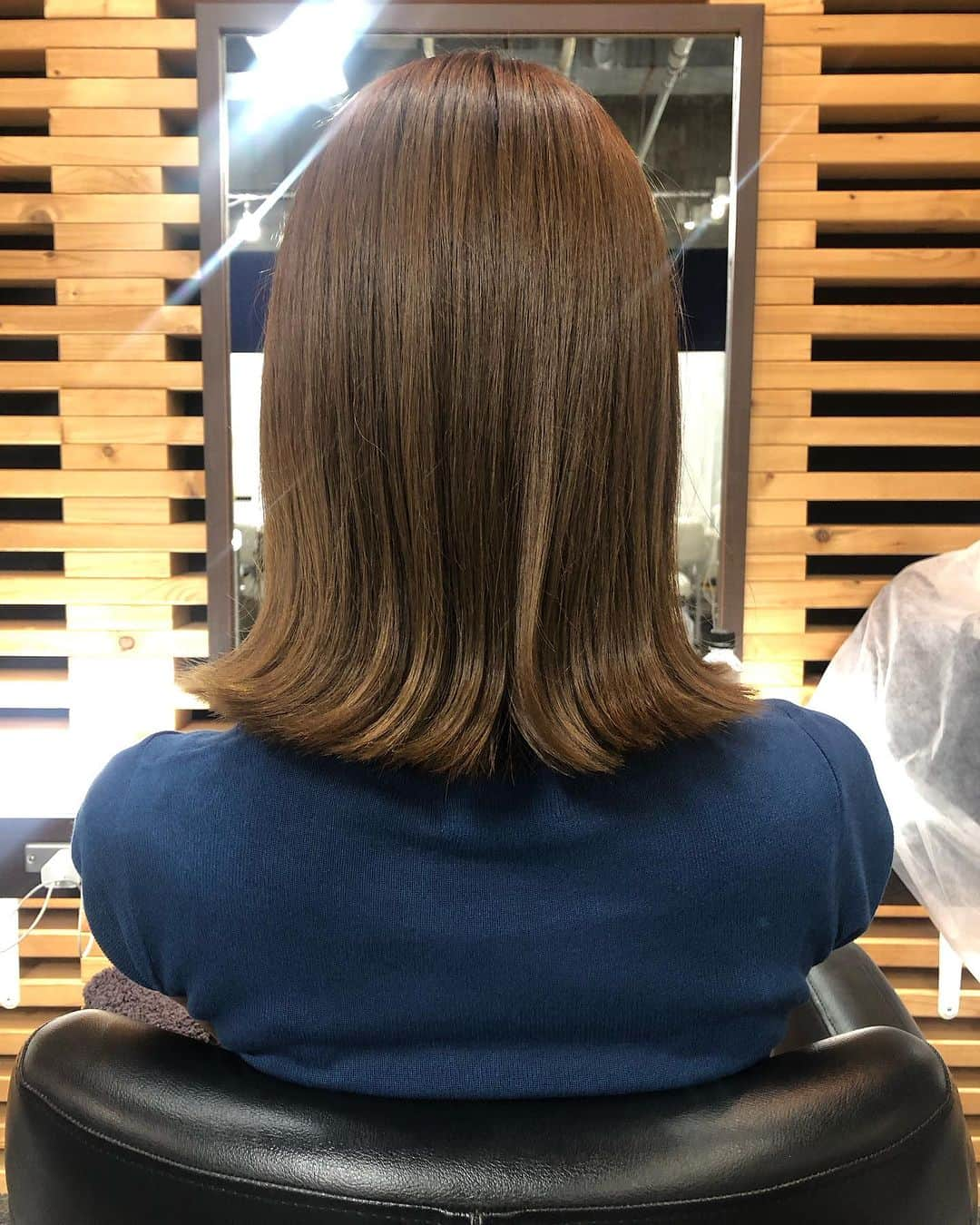 佐藤由季さんのインスタグラム写真 - (佐藤由季Instagram)「ヘアケア専門サロン サロン・ド・リジュー @salon.de.rejue さんへ 先日、初めて行ってきました🎶  ショップチャンネルでご一緒している #後藤キャスト @yumi_goto_  の髪が毎回あまりにもお美しいので 何かされているんですか…🥹？？ と思い切って聞いたところ、 快くご紹介して下さいました💓  パサつきや地肌の悩みなどを聞いていただき なんと一人一人に合ったトリートメントを 作って下さるんです😳✨ 丁寧に丁寧にトリートメント✖︎スチーム… ミスト状のものからクリーム状のものまで… 髪一本一本に浸透していただき 仕上げにはサザエさん状態…😂 終わってみると・・・ ツヤッツヤのサラッサラのプルップル✨ 手触り指通りが一度でこんなにも変わること に驚きと感動の連続でした🥹💓 髪一本一本に栄養が行き渡っている感じ☺️ 弾力も違います！！！！ 2回セットになっているので、 次回も行くのが楽しみです😍 ありがとうございました💓  後藤さんは髪だけではなく360度美しくて 美のオーラを纏っているので✨ これからもその秘訣を🤭 教えていただこうと思っています🙏 宜しくお願いします🎶  #サロンドリジュー  #ヘアケア  #トリートメント  #天使の輪 👼 #フリーアナウンサー  #佐藤由季  #お家に帰ってもウルツヤサラッに感動し続けている動画は（笑）最後へswipe 👉 #だいぶ髪が明るくなってきたからカラーもしなきゃ  #美容って忙しい 😂」9月14日 10時27分 - yukisato0710