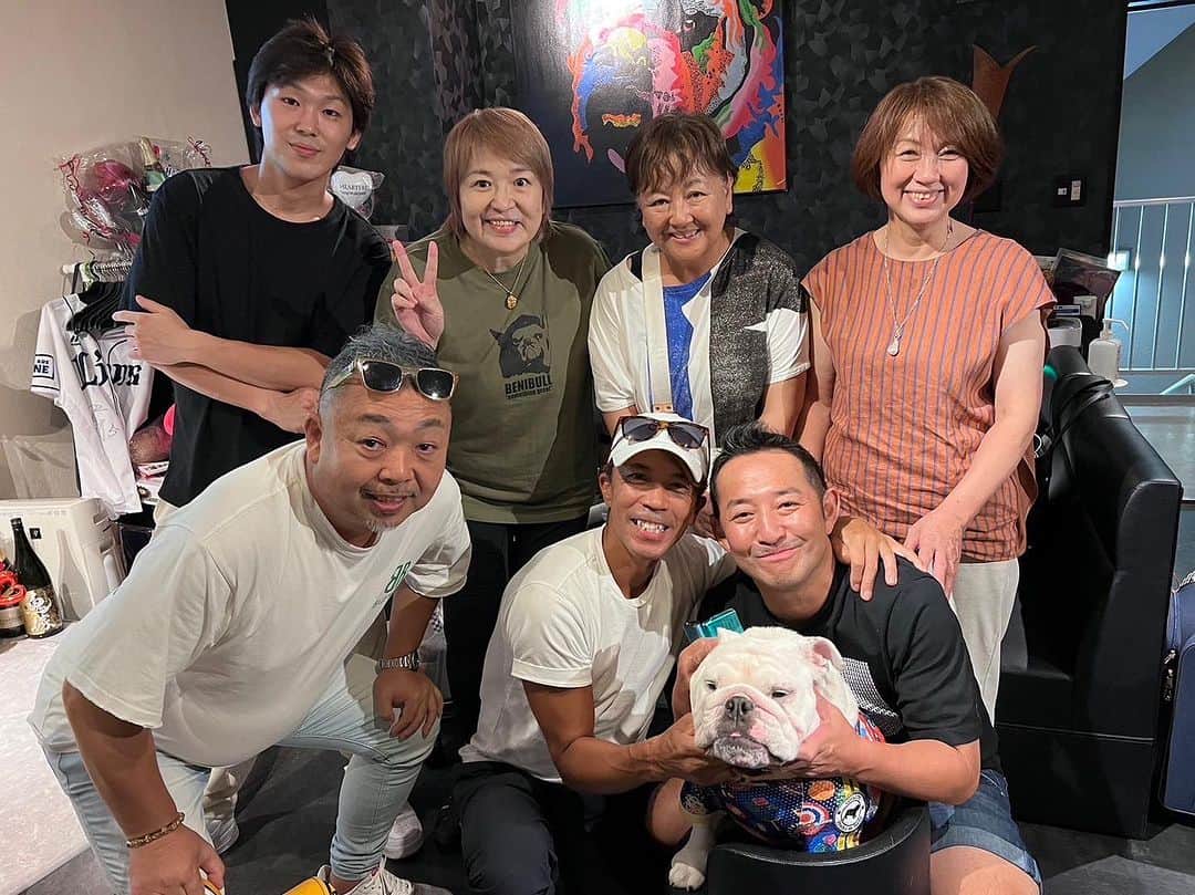 堀田祐美子のインスタグラム：「神戸から駆けつけてくれました。  私がピースしてる下が兄、横は甥っ子。  もうすぐHEARTS82に完全復帰です。  宜しくお願いします。  @yumiko_hotta  @t_hearts2020  #堀田祐美子 #yumikohotta  #prowrestling  #プロレス #womansprowrestling  #女子プロレス  #hearts82 #thearts」