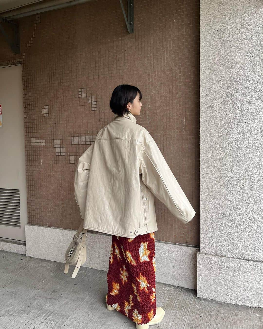 Ameri VINTAGE LUMINE SHINJUKUさんのインスタグラム写真 - (Ameri VINTAGE LUMINE SHINJUKUInstagram)「. Today’s new arrival ———  9/14(Thu) release  【新宿店先行発売アイテム!!】  PASTING LIKE FAKE LEATHER JACKET (01320690400) ￥38,500 tax in  アイボリー/ブラック/ブラウン S.Mサイズ  @_23_ayana 164cm Mサイズ着用  @aym__319 174cm Mサイズ着用  mana 156cm Sサイズ着用  @amerivintage #amerivintage  #ameri #ameri_staffsnap #ameri2023autumnwinter」9月14日 10時49分 - ameri_shinjuku