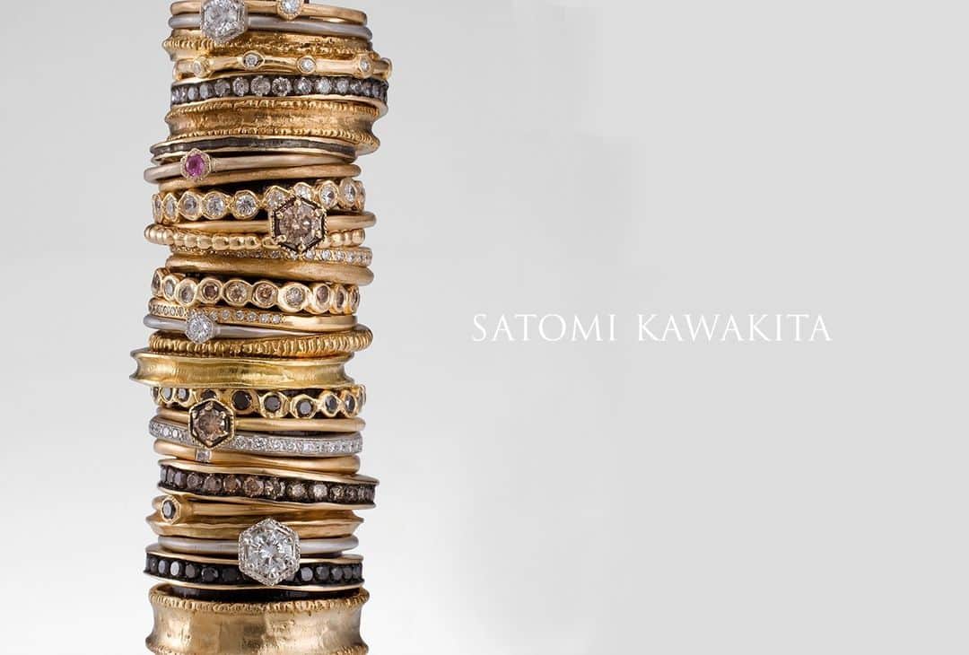 サトミ カワキタのインスタグラム：「.⁠ We have opened our first-ever retail store in Tokyo, Japan.⁠ Satomi's life long dream will come true as her exquisite jewelry creations find a new home in the heart of Tokyo.⁠ ⁠ It all began in a small bedroomーCelebrating 15years since Satomi first launched her brand, this store opening marks a significant milestone in her journey.⁠ ⁠ 「”人”と”もの”が出会い⁠新たな物語が紡がれ、 　　　　　　　　つながりが生まれる場所に」⁠ ⁠ 2008年NYの小さなベッドルームの一室から⁠ スタートしたSatomi Kawakita Jewelryは⁠ ブランド創立15周年を迎えました。⁠ ⁠ ほかにはないプリミティブな魅力、⁠ 繊細ななかにも凛とした意思のある⁠ Satomi Kawakita 独特のデザインは⁠ 当時から今も変わらずSatomiの手によって⁠ 丁寧に生み出されています。⁠ ⁠ ブランドとしての新たな拠点となる直営店は⁠ 東京・南青山の骨董通りから一本入った⁠ 閑静な住宅街にひっそりと佇んでいます。⁠ ⁠ 淡い色や光の重なりの美しい店内には⁠ 手仕事であつらえられた什器がならび⁠ いまのSatomiの世界観が凝縮された⁠ ミニマルで上質な空間。⁠ ⁠ リングを重ねていく楽しさや⁠ ネックレスを身につけて鏡を覗く高揚感、⁠ ジュエリーを選ぶ時間そのものが⁠ 大事な記憶となるように、⁠ そんな願いも込められた場所です。⁠ ⁠ ー  SATOMI KAWAKITA Tokyo⁠ 東京都港区南青山5-13-4 Nビル1階 A⁠ 03-6427-6899⁠ ⁠ 営業時間 | 12:00-19:00⁠ 定休日 | 月・火⁠ ⁠ *ご来店予約も承ります。⁠  jp@satomikawakita.comまで⁠ ⁠ お気軽にご相談ください。⁠」