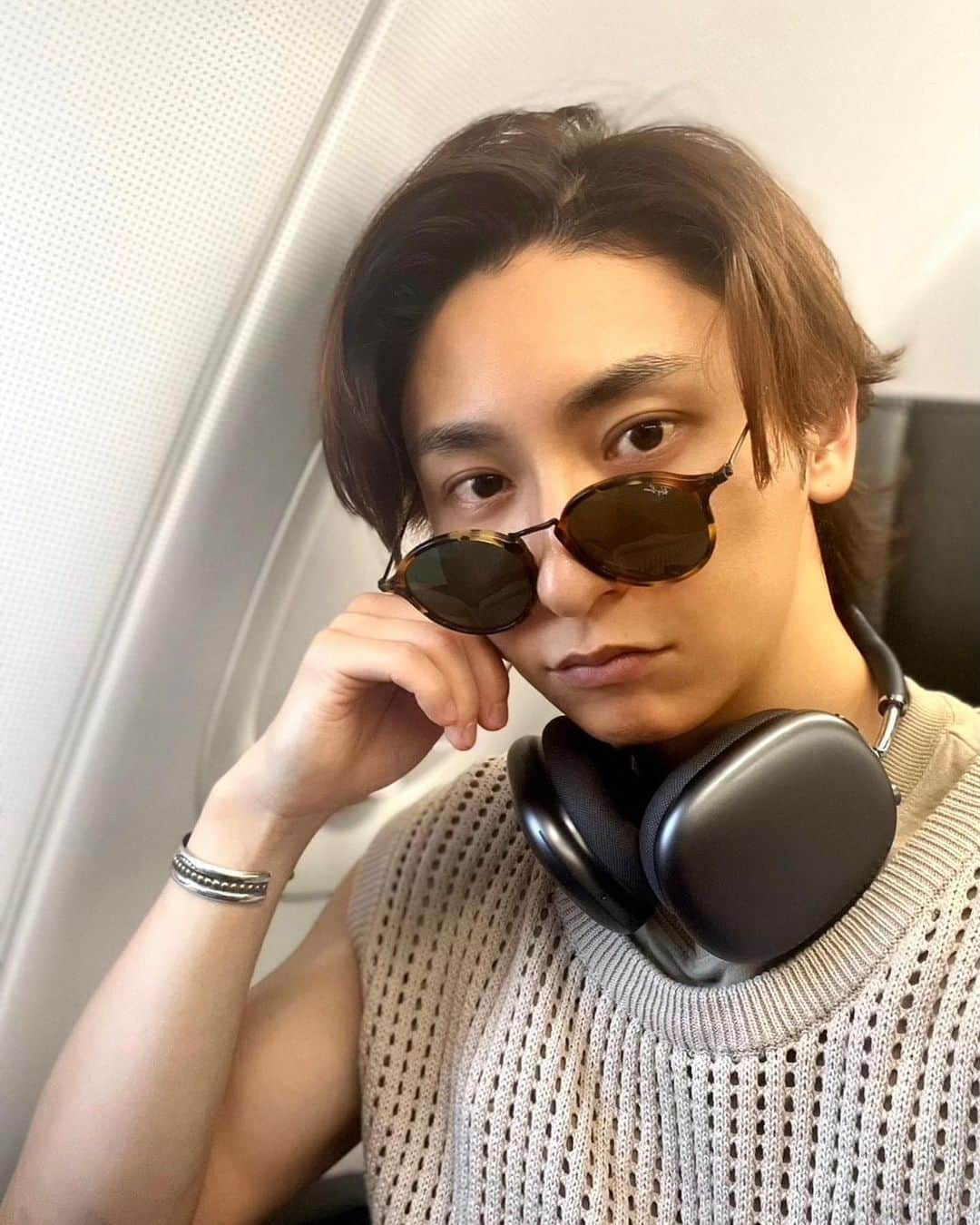 與真司郎さんのインスタグラム写真 - (與真司郎Instagram)「September 14th   It’s been 18 years since I’ve debuted and 20 years since I’ve entered the entertainment industry. The sentiment of “challenging everything in life” remains unchanged even now, and I myself am undertaking significant challenges to this day. The journey is far from over. I would like to continue to meet many more people, experience many more things and continue to grow as a person. I don't know how far I’ll be able to go, but I feel grateful for being in the position I’m in today. I’m working towards becoming a person that can provide people with courage and hope in their lives🙏  I was feeling a little stuck with work, so I went to Mexico for the first time with friends to refresh myself😝✈️🇲🇽 It was an amazing trip and I felt very moved by the Mexican culture and the warmth of the people. It was a great learning experience for me.  To my fans!! Thank you very much for your continued support!! I really miss you guys every day🥹 Hope you guys are doing well!!  9月14日  デビューから18年が経ちました。芸能界に入ってからは20年。  「全てのことに挑戦する」  その想いは今も変わらず、 僕自身も、大きな挑戦をしています。 まだまだ、終わらない旅が続きます。  これからも、たくさんの人と出逢って、たくさんのことを経験して、人としても成長していきたいなと思っています。  そして、どこまで僕ができるかわからないけれど、1人でも多くの人が勇気と希望を持つキッカケとなる存在になれるように、これからもたくさんの人に感謝しながら生きていきたいと思っています🙏  写真は仕事が煮詰まってきたので、リフレッシュに友達と初めてのメキシコに行ってきたよー😝✈️🇲🇽  メキシコのカルチャーと人々の温かさに感動し、本当に色んなことを学んだすごくいい旅でした。  ファンのみんな！！本当にずっとずっと応援してくれてありがとう！！ みんなに会いたいなとホンマに毎日思っています🥹 I miss you guys so much!! Hope you guys are doing well!!」9月14日 11時05分 - shinjiroatae1126