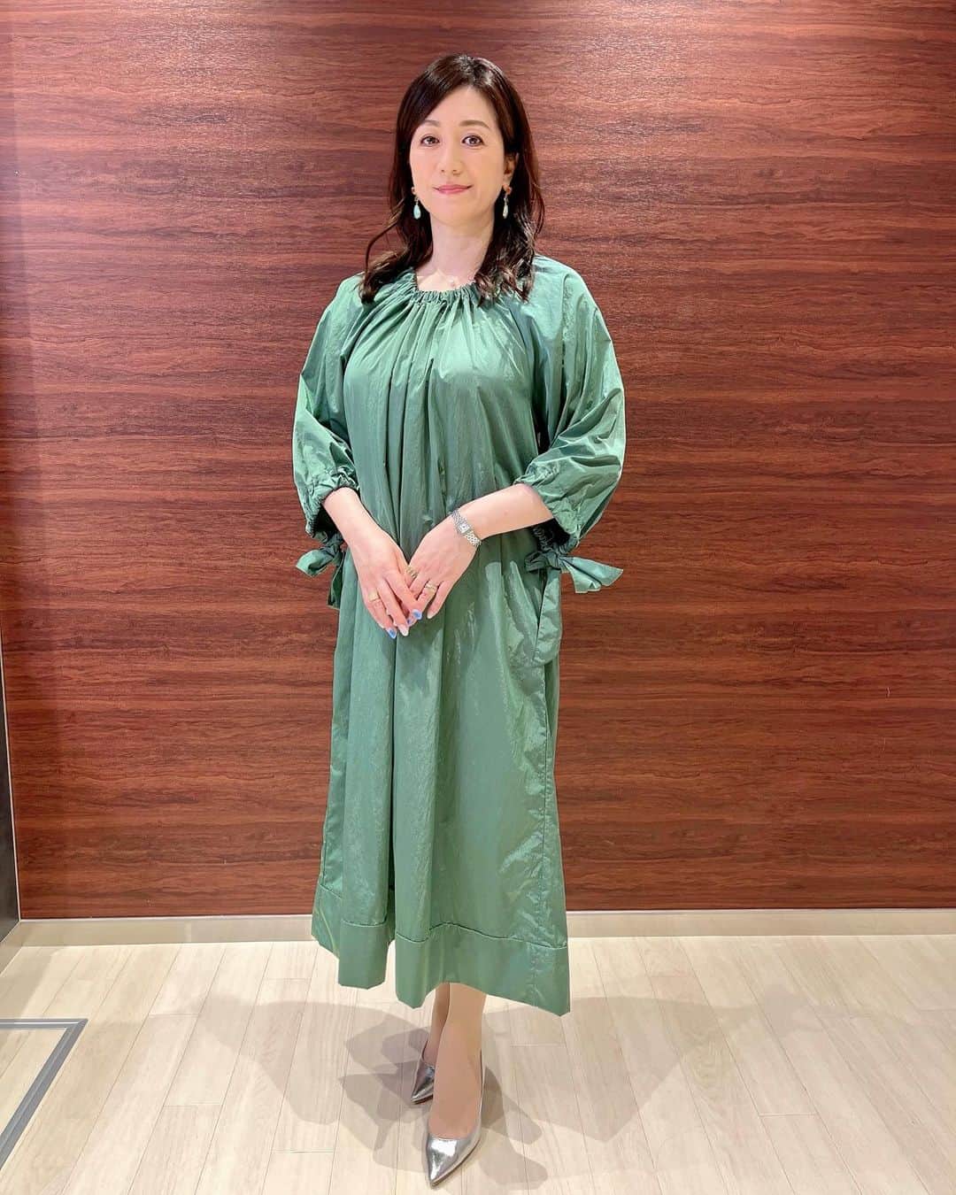 野々村友紀子のインスタグラム：「9月15日（金）&22日（金）9:55〜TBS【もっとキニナルチョイス】※関東ローカル  通販大好きー  手ブラで表情筋が鍛えられる美顔器、ラクにスタイルアップができるバレエシューズと、今回もキニナル商品が登場🎁  ぜひー♪」