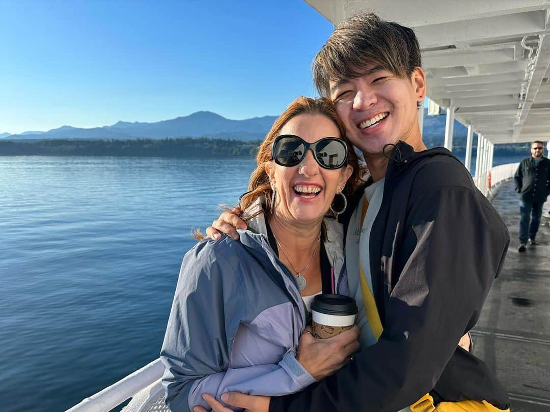 Seigo & Brenさんのインスタグラム写真 - (Seigo & BrenInstagram)「We had such a great time in Victoria, Canada. Food was amazing and temperature was perfect!  @mammakulp is mom for us but also BEST FRIEND! We already miss you ;)   カナダのビクトリアの旅は最高でした！食べ物も天気も最高だったなぁ😃  ブレンママは母でもあり友達って感じ❤️すでにもう寂しいな〜🥲  #Canada #victoria #gay #gaycouple #ゲイ #ゲイカップル #夫夫 #husbands #Seattle #シアトル #loveislove #Pride #LGBTQ #アメリカ生活 #husbandandhusband #Japan #日本 #Youtube」9月14日 11時15分 - seigoandbren