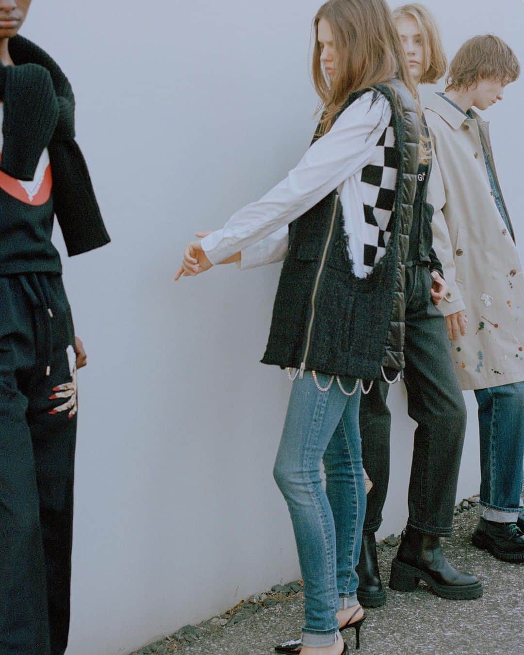 アンダーカバーのインスタグラム：「#UNDERCOVER 2023年 秋冬コレクションの新アイテムが、アンダーカバー各店およびオンラインストアにて展開中です。 *一部未入荷のアイテムもございます。  UNDERCOVER 2023 Autumn - Winter collection new items are available at UNDERCOVER shops and store.undercoverism.com. *some aren't available yet.  #アンダーカバー」
