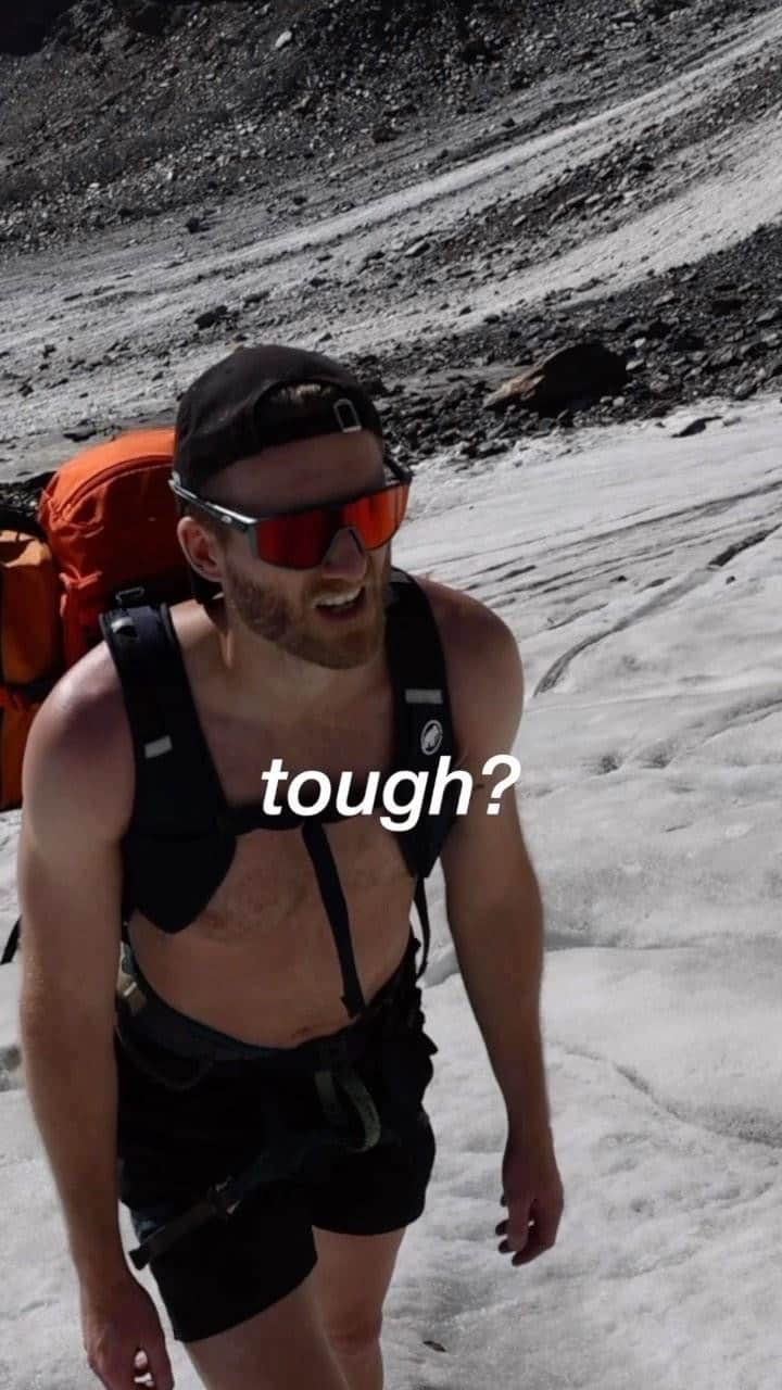 のインスタグラム：「What an adventure!! Climbed mount Großglockner in Austria! 3798 meters!! Exhausted!! It was worth it!  One question was in my head the whole time! What man/person do I desire to be in life?!   Do I give everything to be that person?!   I desire to be ME! So I can’t live a life of someone else!   Who is ME? You will see🙏🙏」