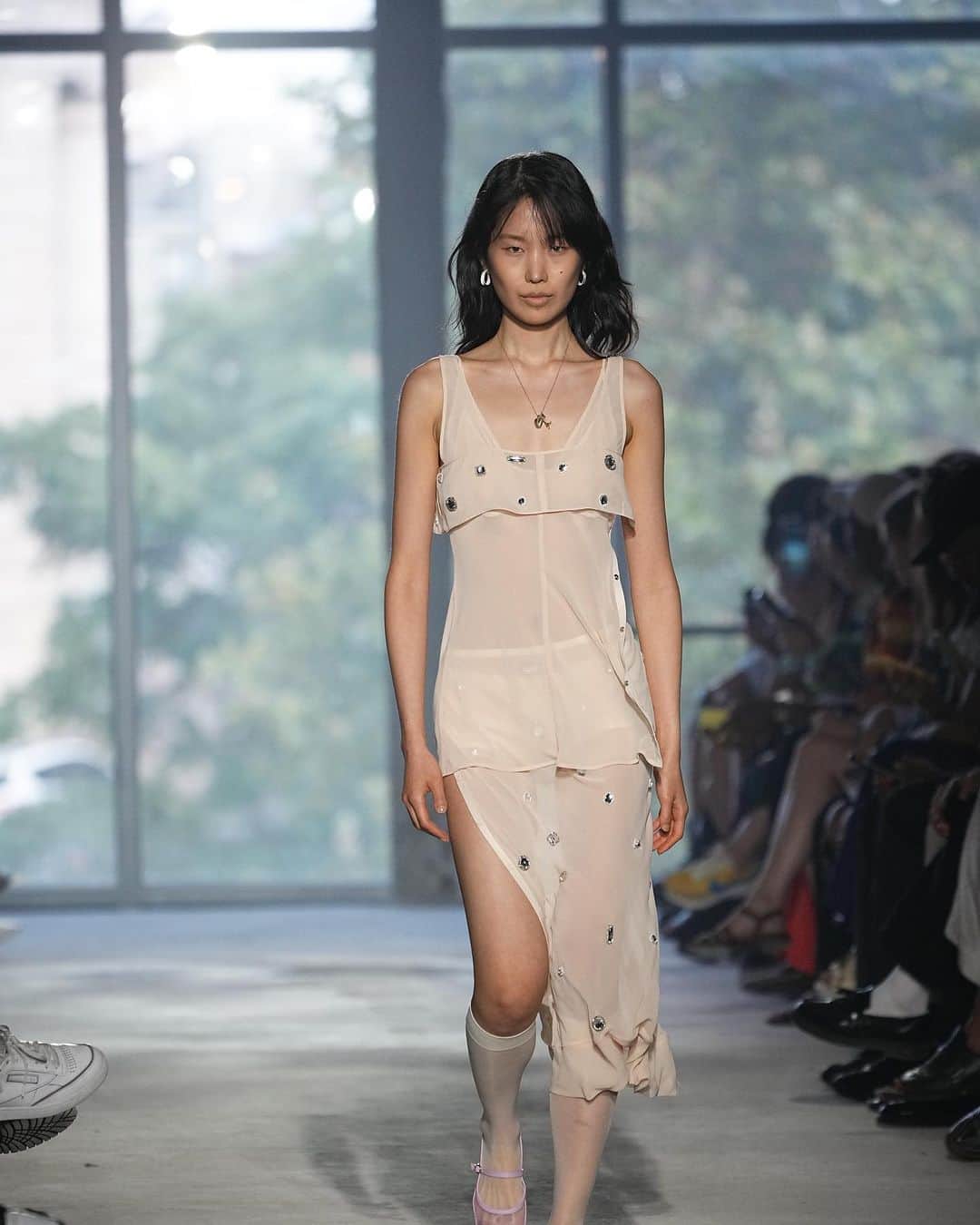 Fashion Weekのインスタグラム：「After 3 years, #31PhilipLim returned to the runway and in fine form. A bit of sparkle on pajama-like sets showed a pretty daintiness. The silk scarf became a motif, showing up in print and shape in flowing dresses and casual suits. Even with the inclusion of sharp leather jackets and black denim, there was still a levity within this spectacular collection.」