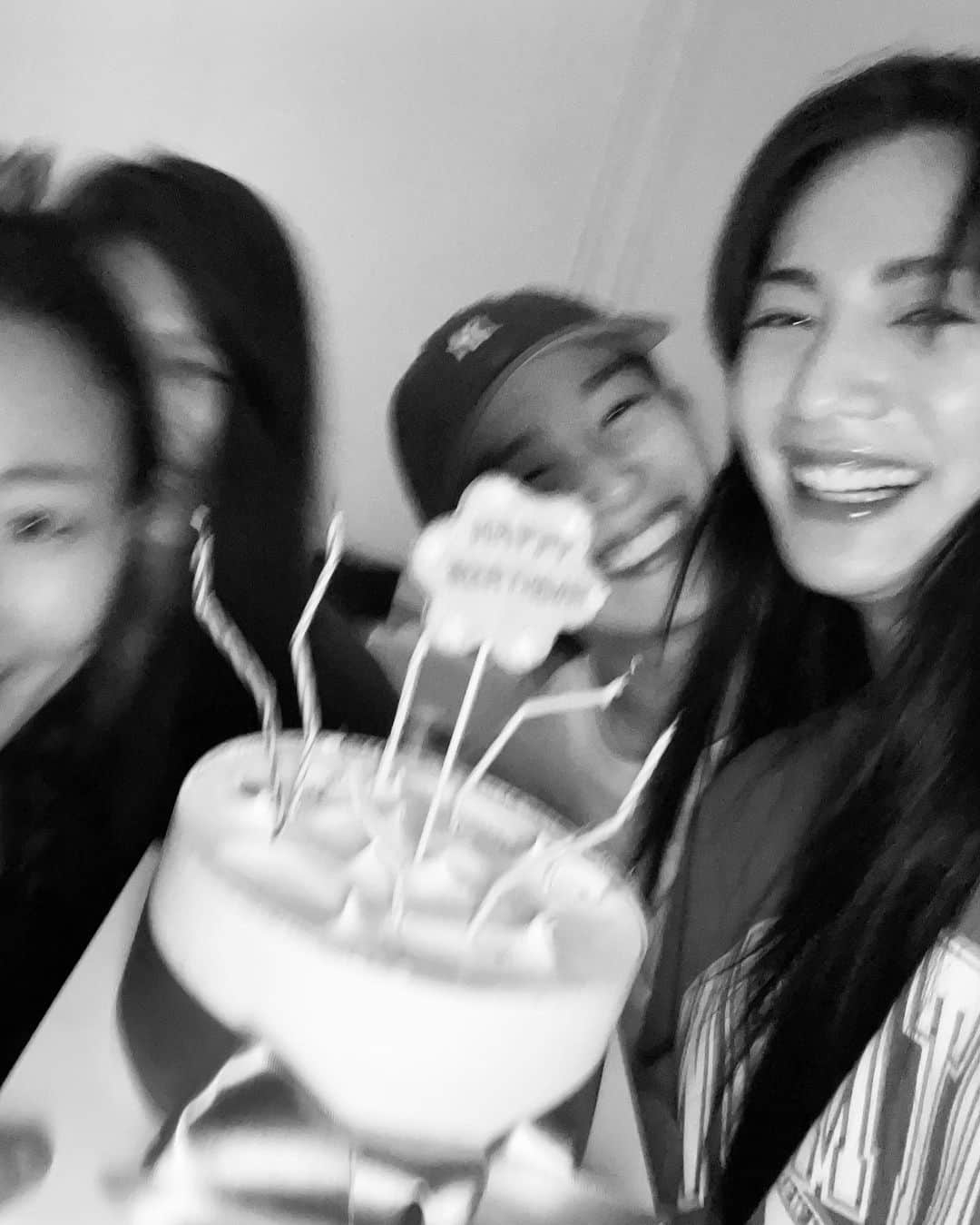 ナナ さんのインスタグラム写真 - (ナナ Instagram)「함께해줘서고마워 영원한 내친구들🤍  #내생일🎂  #축하해주신모든분들께감사드립니다」9月14日 2時46分 - jin_a_nana