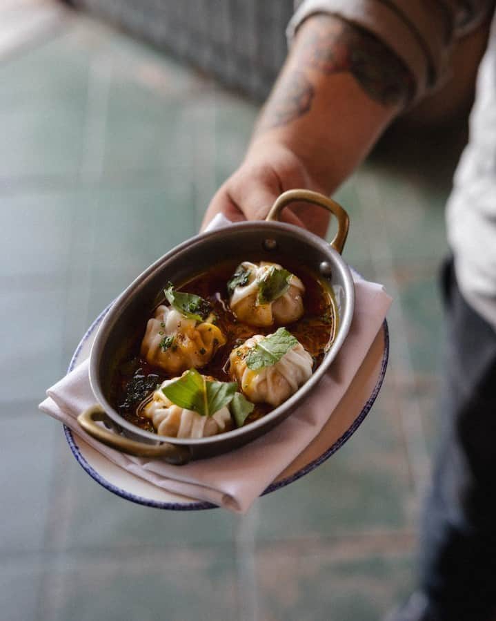Eater LAさんのインスタグラム写真 - (Eater LAInstagram)「To truly understand Panamanian cuisine, one has to first understand its history and geography. “From the 1500s, every single culture that you can imagine went through Panama to get to other places,” says José Olmedo Carles Rojas, a chef who was born and raised in Panama City and continues to call it home. The result is a “melting pot” that is as diverse as a place like Los Angeles.   When Carles’s first stateside restaurant opens tomorrow in Venice, Angelenos will get a taste of the chef’s personal style of Panamanian cooking, which pulls from the country’s rich foodways and was developed over years of running a duo of acclaimed restaurants in its capital city.   Tap the link in bio to read the opening feature by Eater LA senior reporter/editor Cathy Chaplin (@gastronomyblog)  📸: @ashleyrandallphoto」9月14日 3時00分 - eater_la