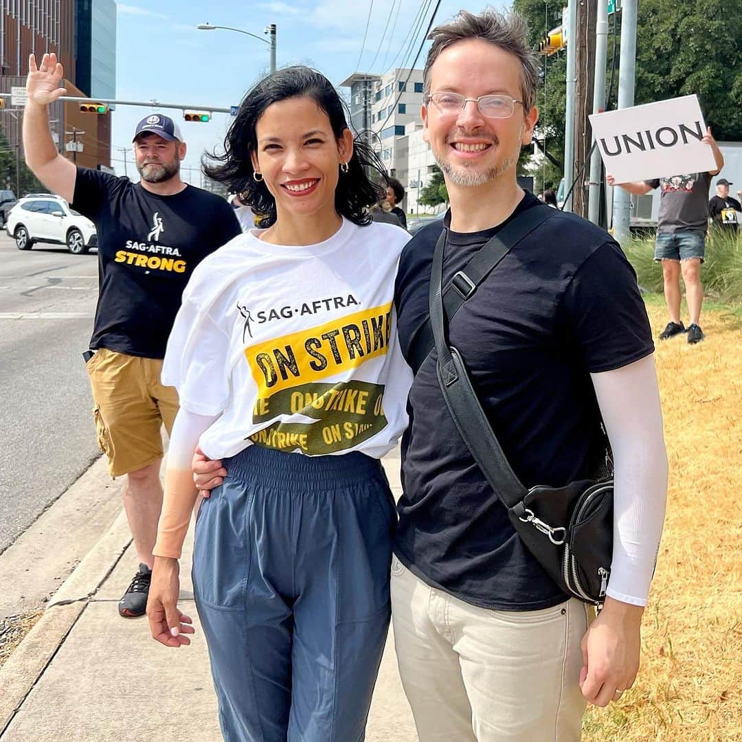 ダナイ・ガルシアさんのインスタグラム写真 - (ダナイ・ガルシアInstagram)「@sagaftra strong! Big shoutout to our unions for uniting forces in Austin! @iatse484dei @wgastrikeunite @sagaftra 🌷🚀 #sag #herewego #crew #fearfamily #feeling #united #union #wga  Never forget the magic ⏰🎈🌷🧡」9月14日 3時01分 - danaygarcia1