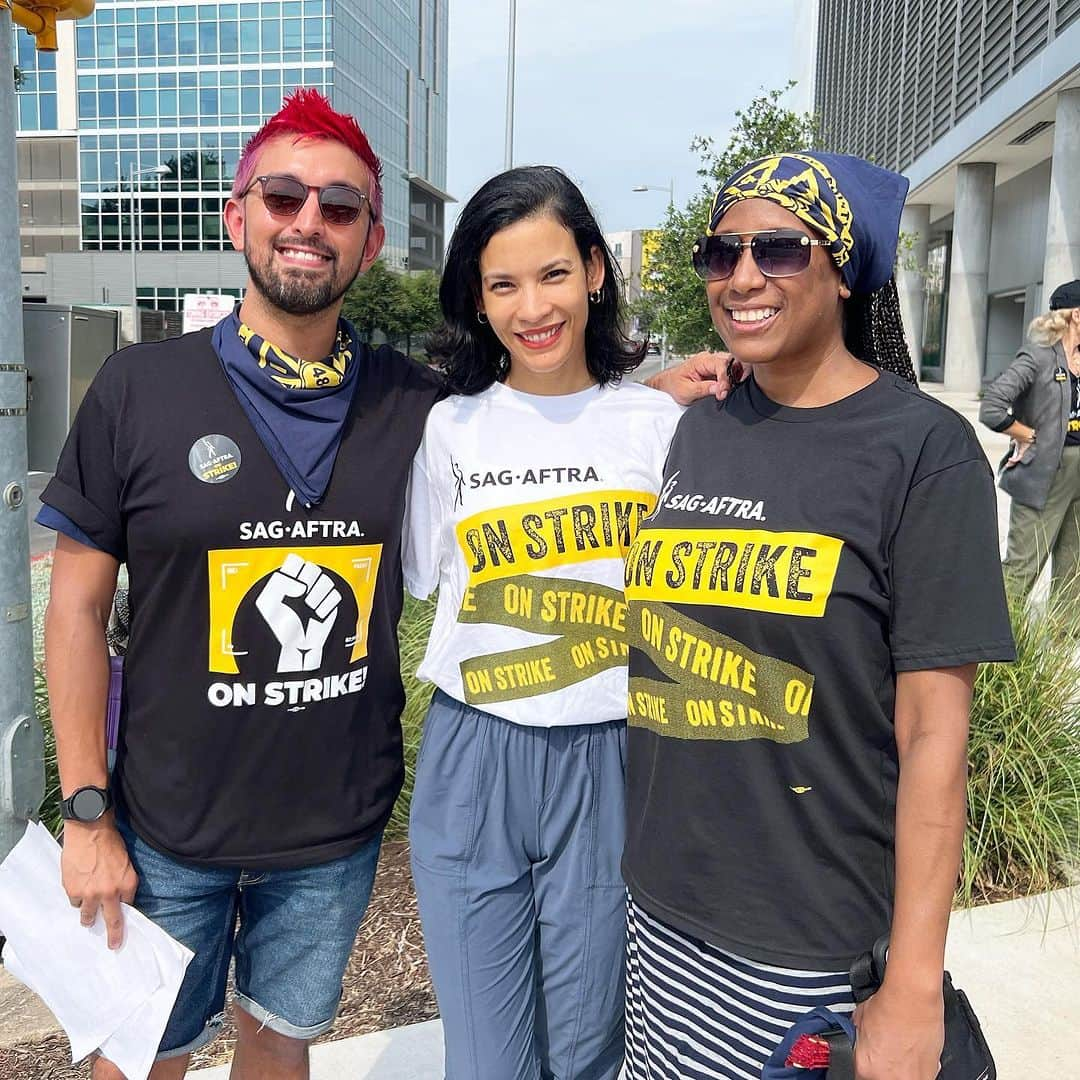 ダナイ・ガルシアさんのインスタグラム写真 - (ダナイ・ガルシアInstagram)「@sagaftra strong! Big shoutout to our unions for uniting forces in Austin! @iatse484dei @wgastrikeunite @sagaftra 🌷🚀 #sag #herewego #crew #fearfamily #feeling #united #union #wga  Never forget the magic ⏰🎈🌷🧡」9月14日 3時01分 - danaygarcia1