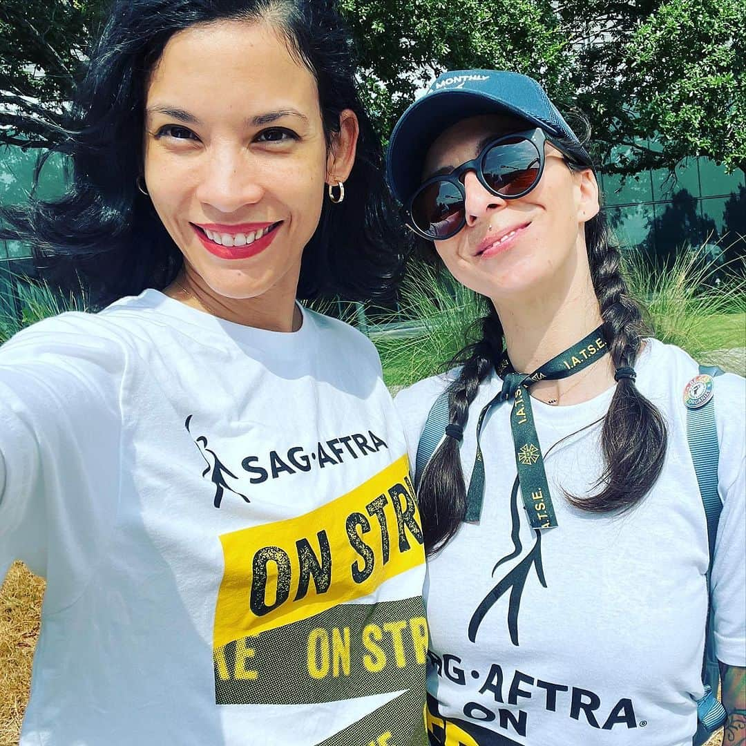 ダナイ・ガルシアさんのインスタグラム写真 - (ダナイ・ガルシアInstagram)「@sagaftra strong! Big shoutout to our unions for uniting forces in Austin! @iatse484dei @wgastrikeunite @sagaftra 🌷🚀 #sag #herewego #crew #fearfamily #feeling #united #union #wga  Never forget the magic ⏰🎈🌷🧡」9月14日 3時01分 - danaygarcia1