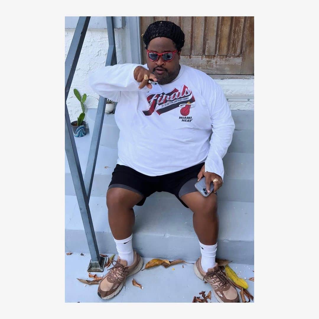 LunchMoney Lewisのインスタグラム：「I’m not ignoring you.. I’m just unavailable for the goofy shit」