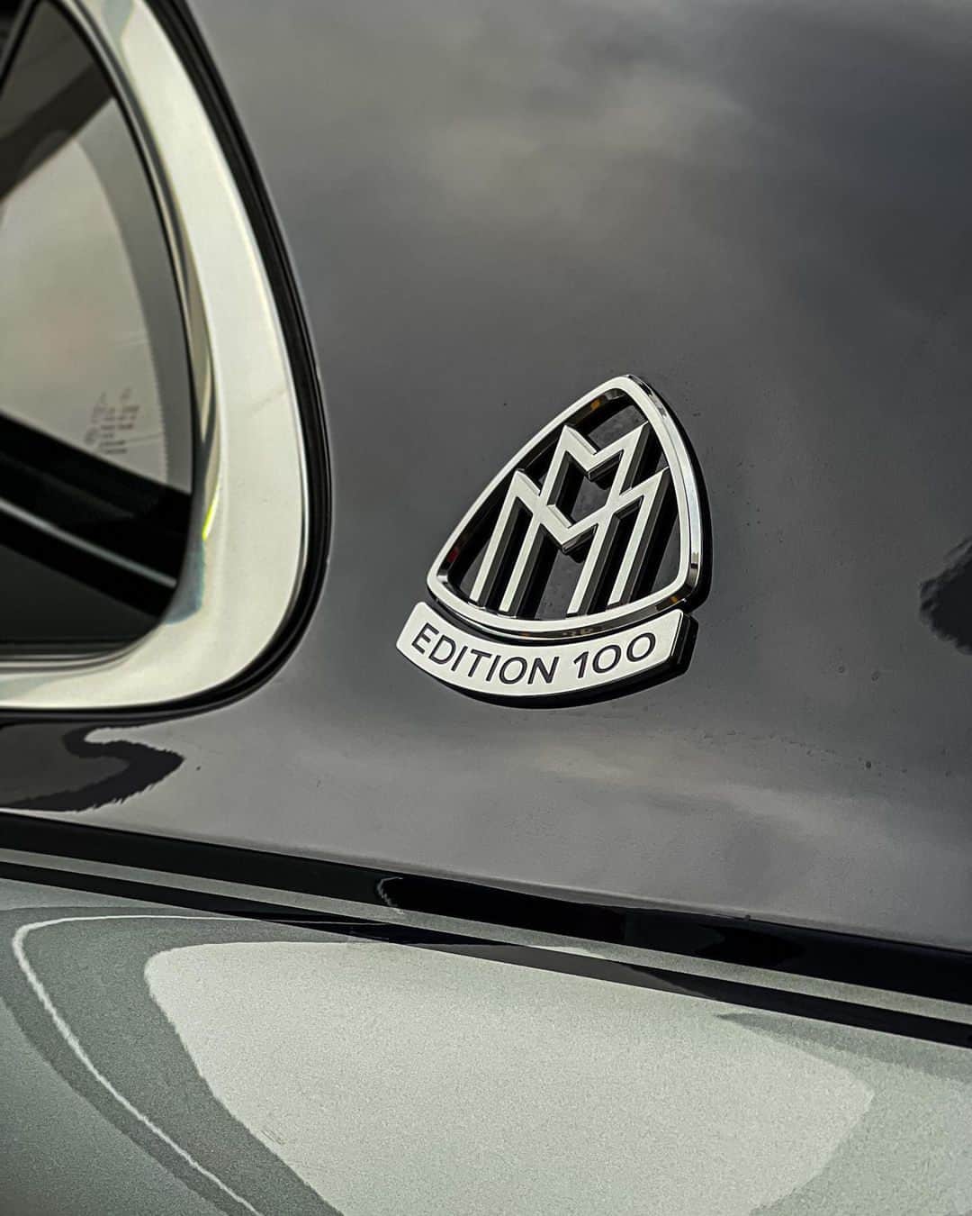 メルセデス・ベンツさんのインスタグラム写真 - (メルセデス・ベンツInstagram)「A legendary appearance: the Mercedes-Maybach S 680.  📷 @agr_65  #MercedesBenz #MercedesMaybach #MBfanphoto  [Mercedes-Maybach S 680 | WLTP: Kraftstoffverbrauch kombiniert: 14,2‒13,2 l/100 km | CO₂-Emissionen kombiniert: 322‒300 g/km | mb4.me/DAT-Leitfaden]​」9月14日 3時00分 - mercedesbenz