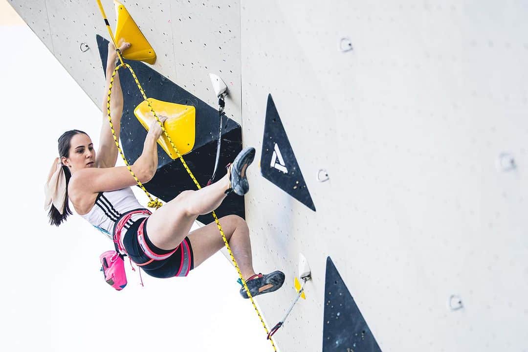 ユリア・クルーダーのインスタグラム：「This was fun, LWC Koper!!! ❤️ I’m happy I got an opportunity to climb in front of the home crowd, I just wish I put on a bigger fight 💪🏻 📸: @gregavalancic  @sloveniaclimbing @scarpaspa」
