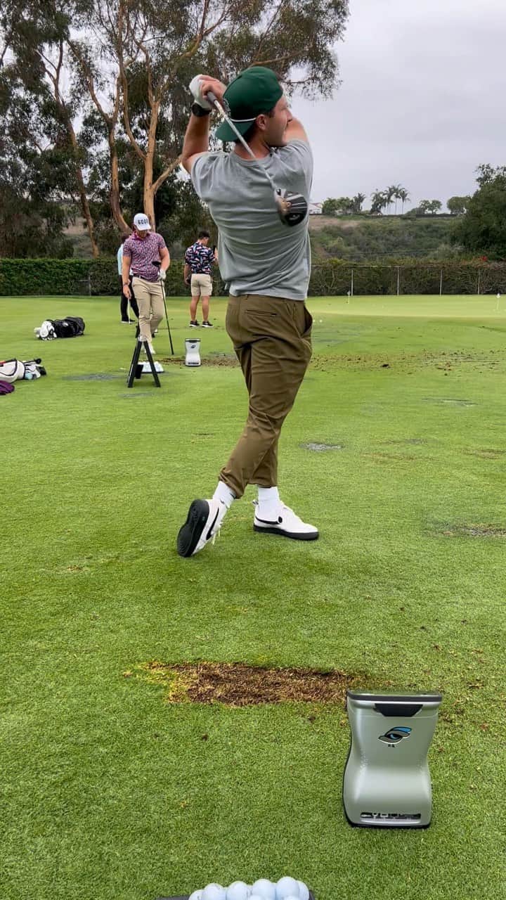 ジョン・ラームのインスタグラム：「175mph ball speed off the deck with 3 wood… that’ll play @bubbiegolf」