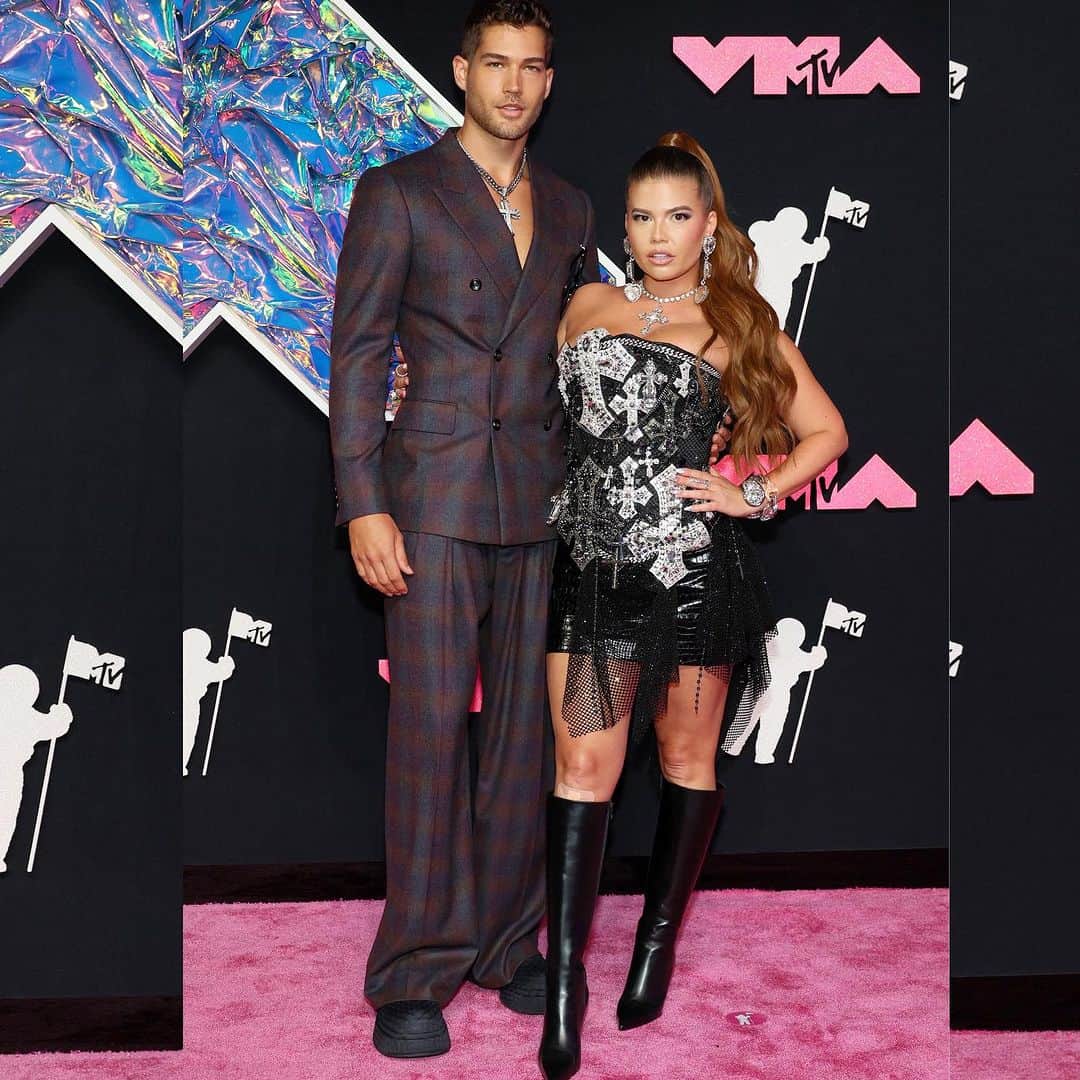 シャネル・ウエスト・コーストのインスタグラム：「Last night at the @mtv @vmas ✨ AND Happy Birthday to the most amazing man in the world @domfenison! My sexy Virgo King! 👑Thank you for loving me & Bowie the way you do. You are such a smart, funny, thoughtful, loving, ambitious, and insanely handsome man and you make everyone around you feel loved. My life is so much better with you in it. I hope this is your best year yet and I can’t wait for what the future has in store for us! Love you babe! 💕💖🥳🎉🎂😘」