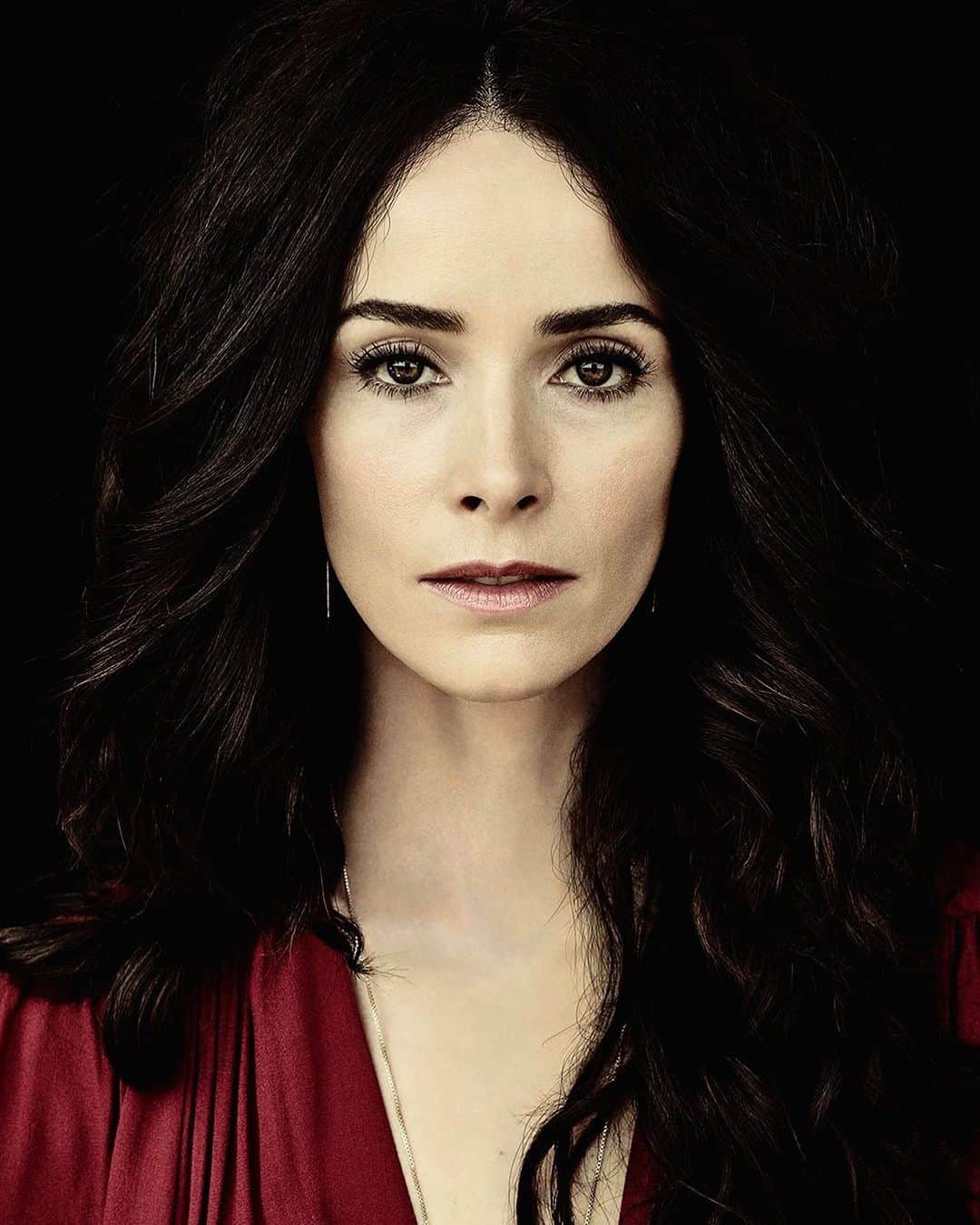 アビゲイル・スペンサーのインスタグラム：「Hey y’all. I'm excited to announce that I'll be doing a virtual autograph signing on September 22nd! You can go to streamily.com/abigailspencer @streamily.live for a print, I will sign it live and it will be sent directly to you! Look forward to meeting you! xx Abigail 📷 #jamesminchiniii」