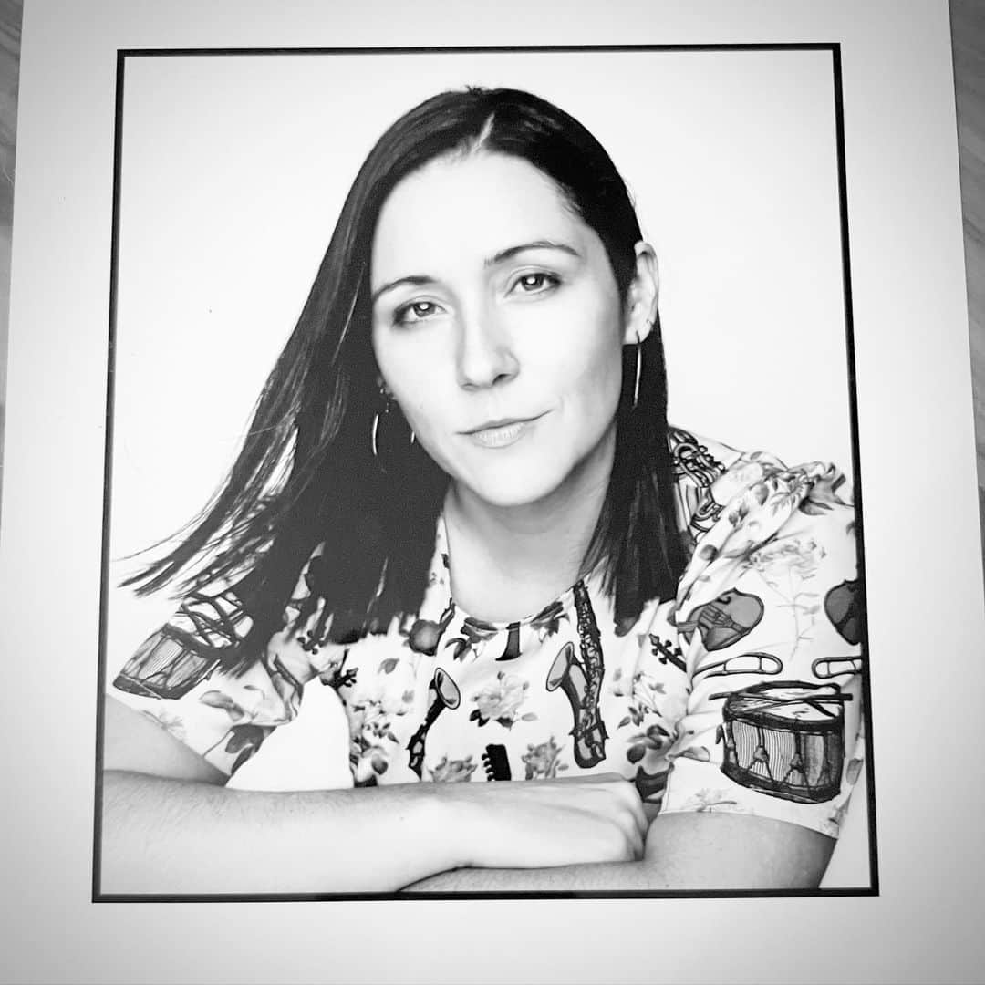 シャノン・ウッドワードさんのインスタグラム写真 - (シャノン・ウッドワードInstagram)「they took headshots at my friends wedding?」9月14日 3時32分 - shannonwoodward