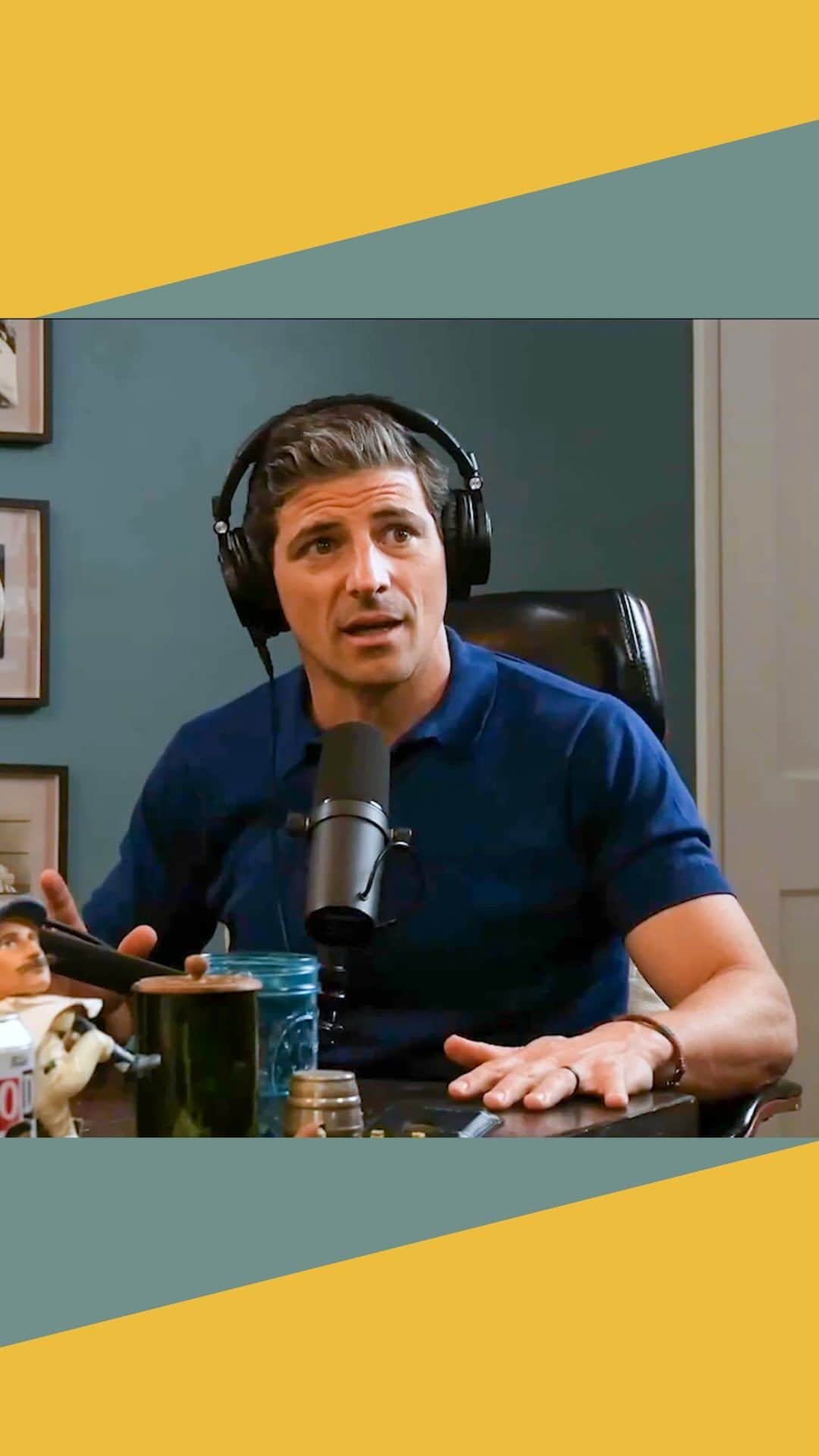 メイム・ビアリクのインスタグラム：「NEW this week on MBB! ➡️ Matt Gutman (@mattgutmanabc - ABC News’s chief national correspondent, author of No Time to Panic) opens up about the panic attack he had while reporting on the Kobe Bryant helicopter crash, which led him to pursue every remedy under the sun to treat his panic disorder. He breaks down the difference between panic and anxiety attacks, the shame they carry, and how his “safety behaviors” actually primed him for panic. Mayim opens up about her own personal experiences with panic attacks and she and Matt unpack all of the traditional and unconventional remedies he has explored, from traditional talk therapy to holotropic breathwork, reiki, and even...toad venom?! 🐸🧘 Visit ▶️ the link in our bio for the full episode! 🧠💥 #BialikBreakdown   #mayimbialik #mentalhealthpodcast #mattgutman #mentalhealthawareness」