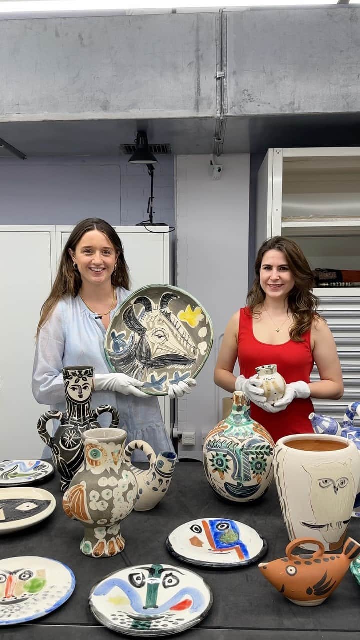 クリスティーズのインスタグラム：「Picasso Ceramics✨  With a vast array of playful works that radiate Pablo Picasso’s joie de vivre, and with estimates ranging considerably in value, this exceptional sale presents an opportunity for both emerging and seasoned collectors alike.  This year, we are particularly pleased that our September sale will coincide with a series of commemorations both within Christie’s and across the art world marking 50 years since the artist’s death.  Picasso Ceramics: 11-25 September, Online.📍Highlights are on view now at Christie’s London.   #Picasso #PabloPicasso #Ceramics #PicassoCeramics」