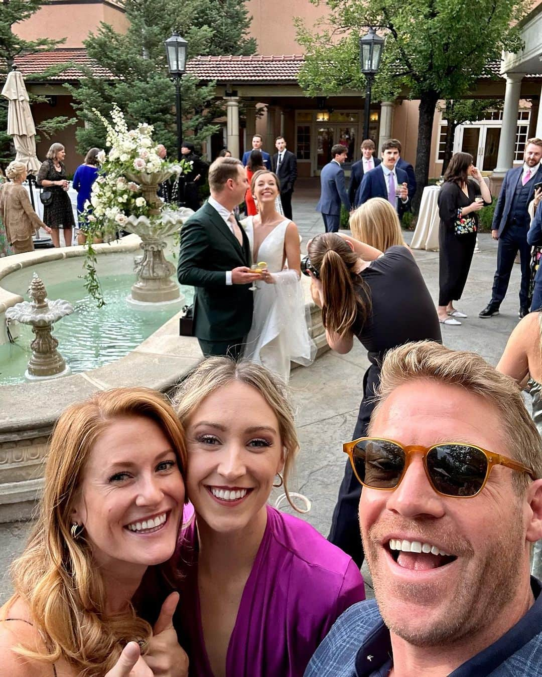 アレクシ・ギレスさんのインスタグラム写真 - (アレクシ・ギレスInstagram)「Congrats Brynn and Ned on a beautiful wedding and wonderful next chapter! Loved celebrating with your friends & family all weekend! 🤍✨🫶💍   - - -  #wedding #thebroadmoor #broadmoorhotel #friends #beautiful #happy #love #fyp #mountainscape #skatingfriends #friendreunion #skaters #broadmoor」9月14日 3時52分 - alexegilles