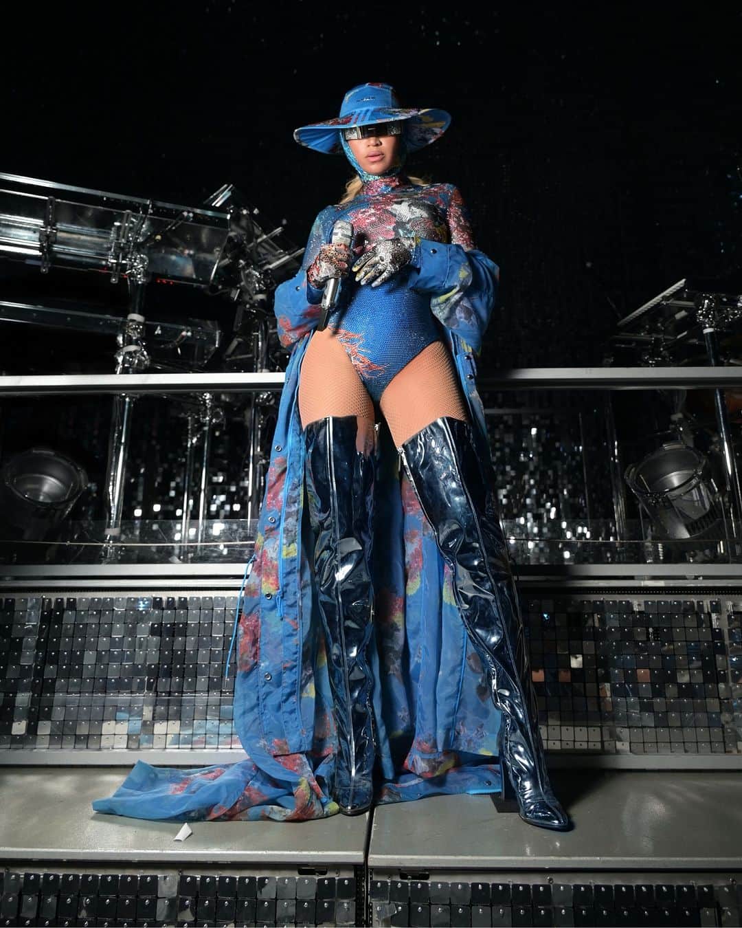 Giuseppe Zanotti Designさんのインスタグラム写真 - (Giuseppe Zanotti DesignInstagram)「Because she is THE QUEEN. For the Vancouver leg of her World Renaissance Tour, stunning @beyonce performed in custom #GiuseppeZanotti over-the-knee boots.  Styled by @karenlangleystylist 📸 Parkwood Entertainment」9月14日 4時00分 - giuseppezanotti