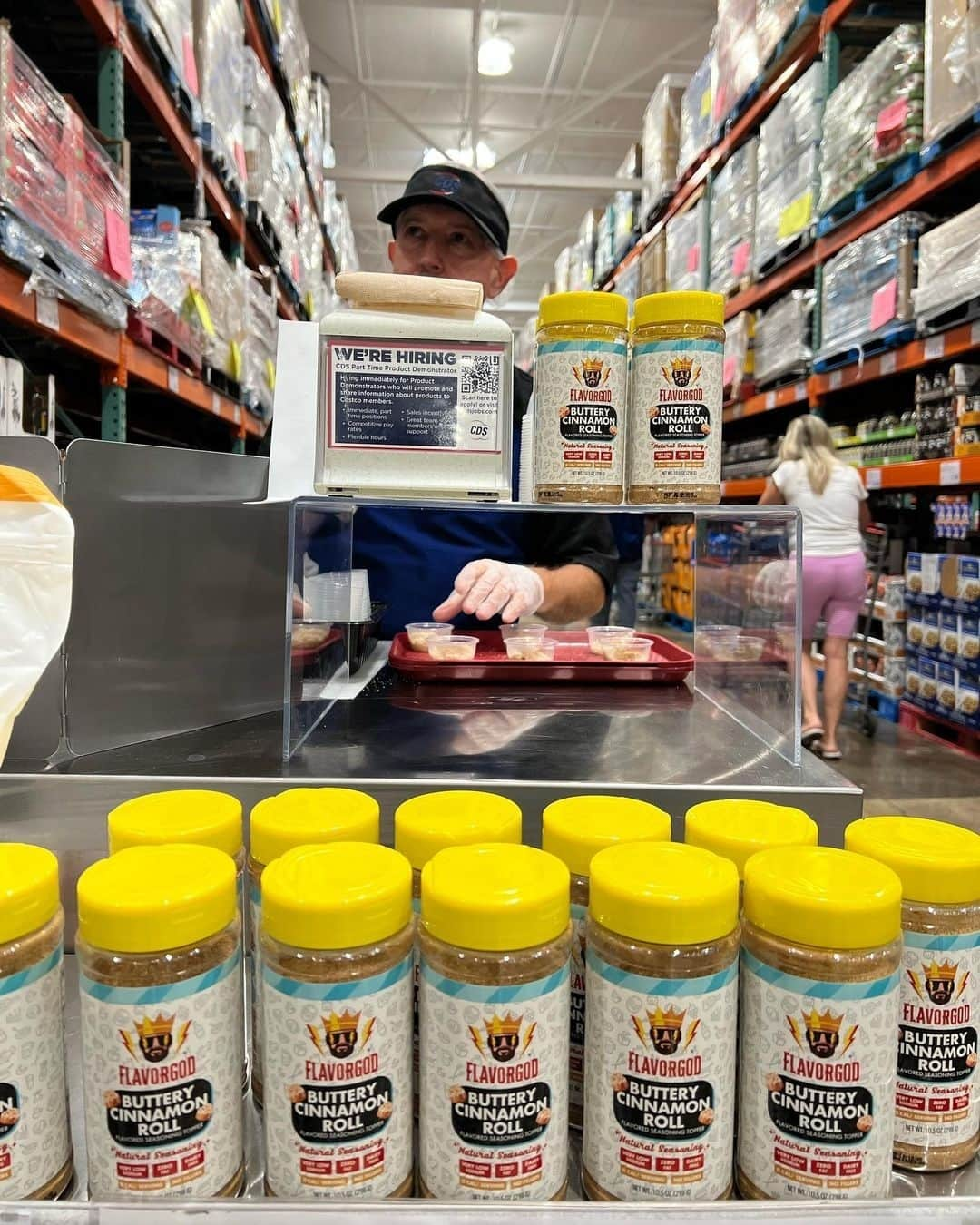 Flavorgod Seasoningsのインスタグラム：「Look for us sampling in Costcos across the US!! Store locator on the website www.flavorgod.com #costco #flavorgod #costco」