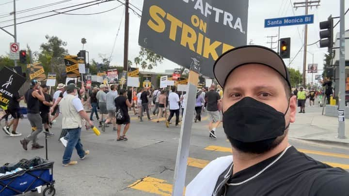 マット・マクゴリーのインスタグラム：「Many thousands out today at the solidarity march and rally 🔥🔥🔥 #SAGAFTRAstrong #SAGAFTRAonStrike」