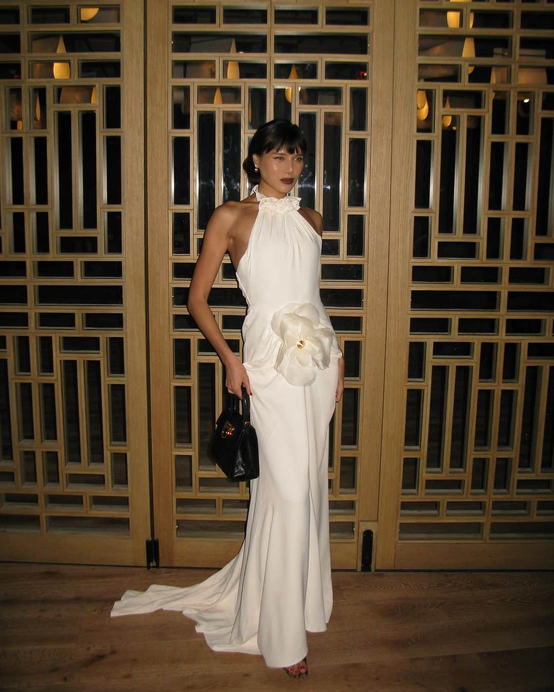 ナタリー・スアレスのインスタグラム：「At last night’s @harbison.studio NYFW dinner. I’m in love with this amazing dress. 🕊️」