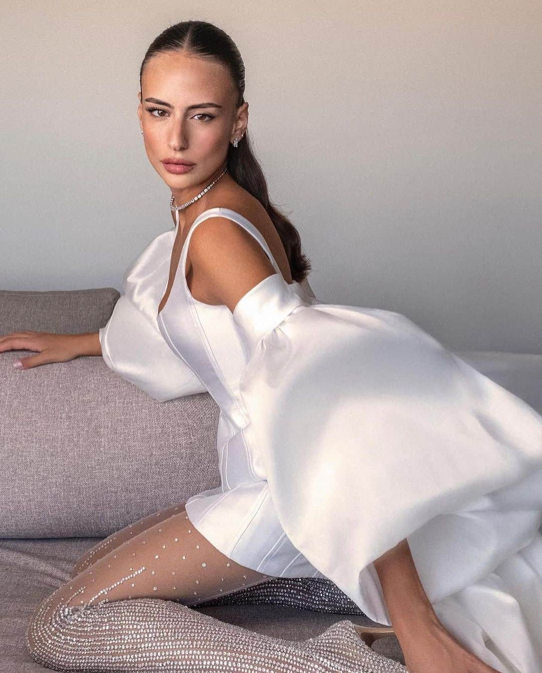 BERTAのインスタグラム：「Bridal, but make it fashion ♡ @libarbalilti #BertaBride #BertaLeggings」