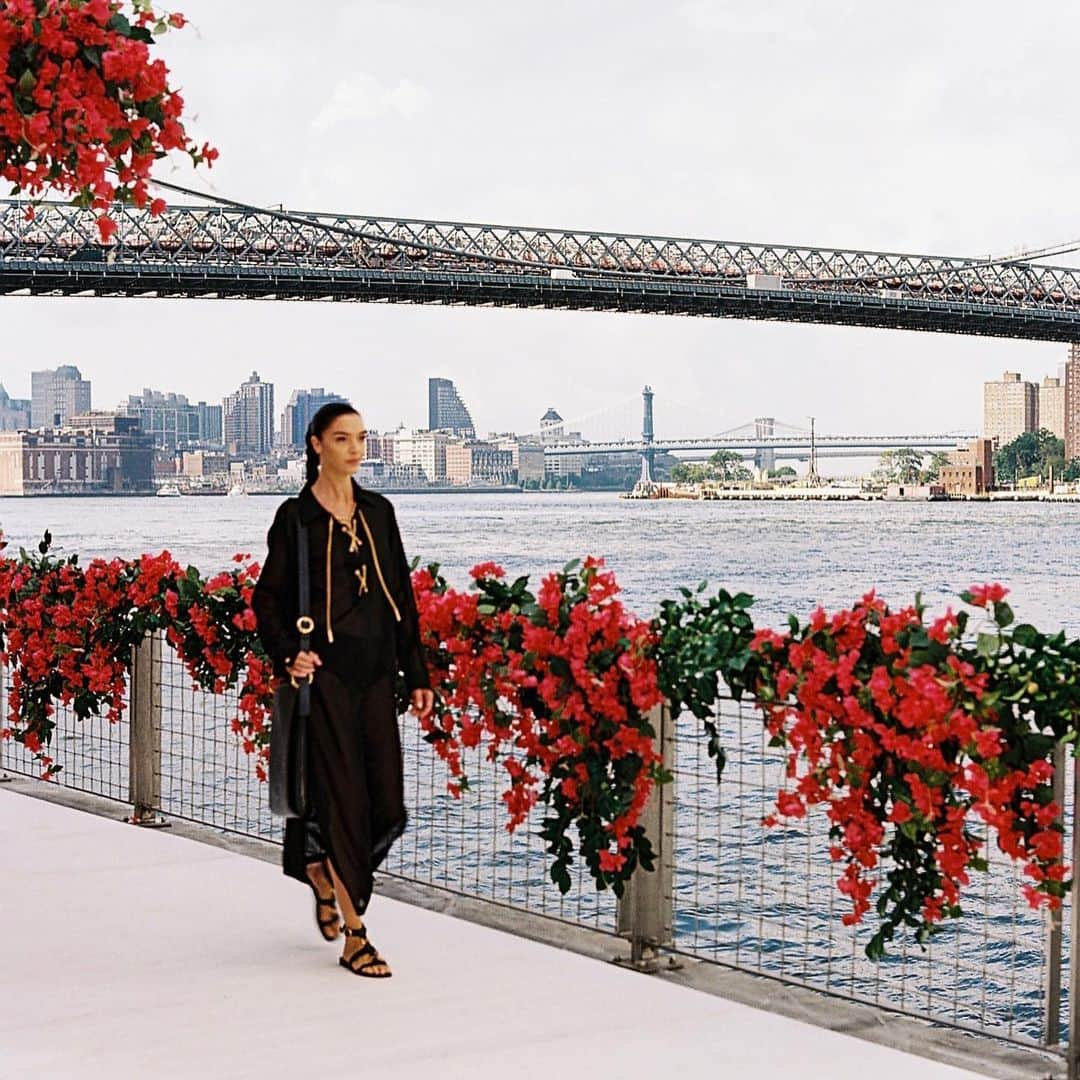 マリアカルラ・ボスコーノさんのインスタグラム写真 - (マリアカルラ・ボスコーノInstagram)「RECAP   NYFW S/S 24🌺  @akeemjr  @womenmanagementny  @michaelkors  @ralphlauren  @victoriassecret @nyfw」9月14日 4時56分 - mariacarlaboscono