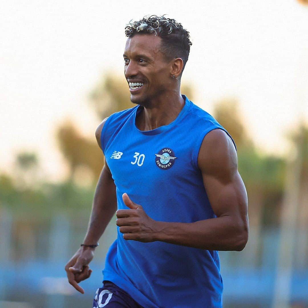 ナニさんのインスタグラム写真 - (ナニInstagram)「Work, work, work 💪🏾 #AdanaDemirspor #Work #Training」9月14日 4時57分 - luisnani